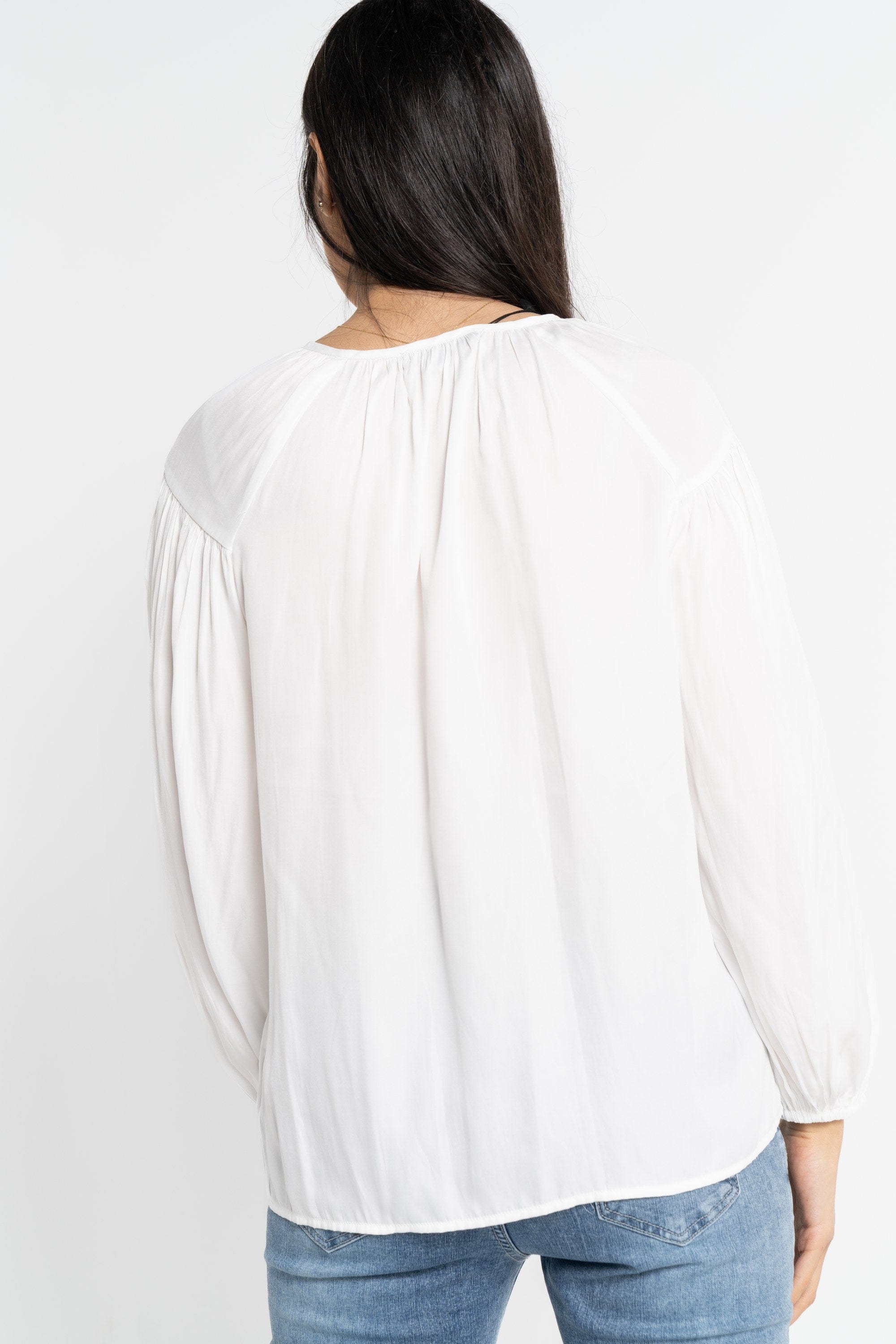 نتشي بلوزة بأكمام طويلة سادة بربطة بياقة دائرية نسائية