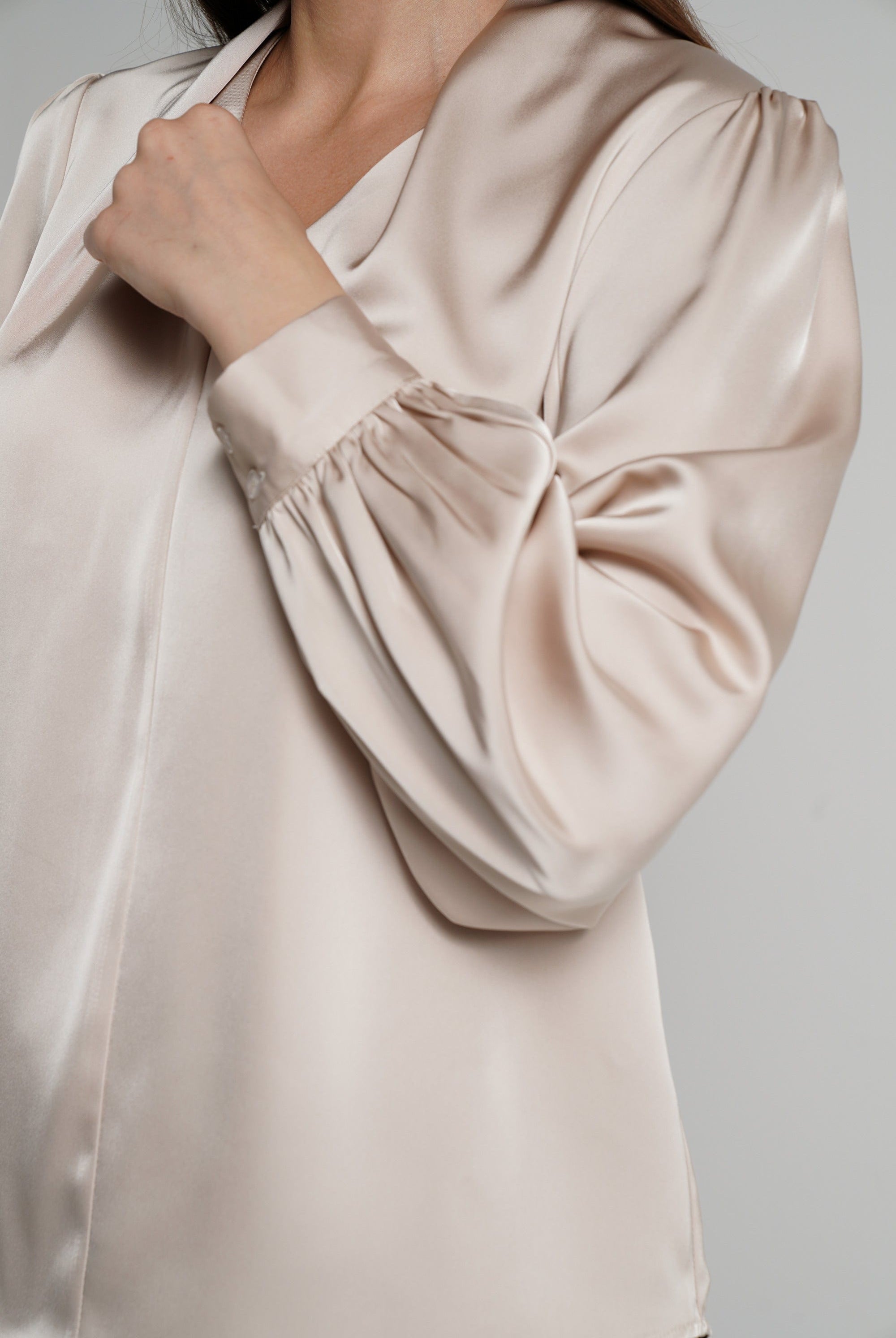 نتشي بلوزة طويلة سادة كم طويل بفتحة سبعة نسائي