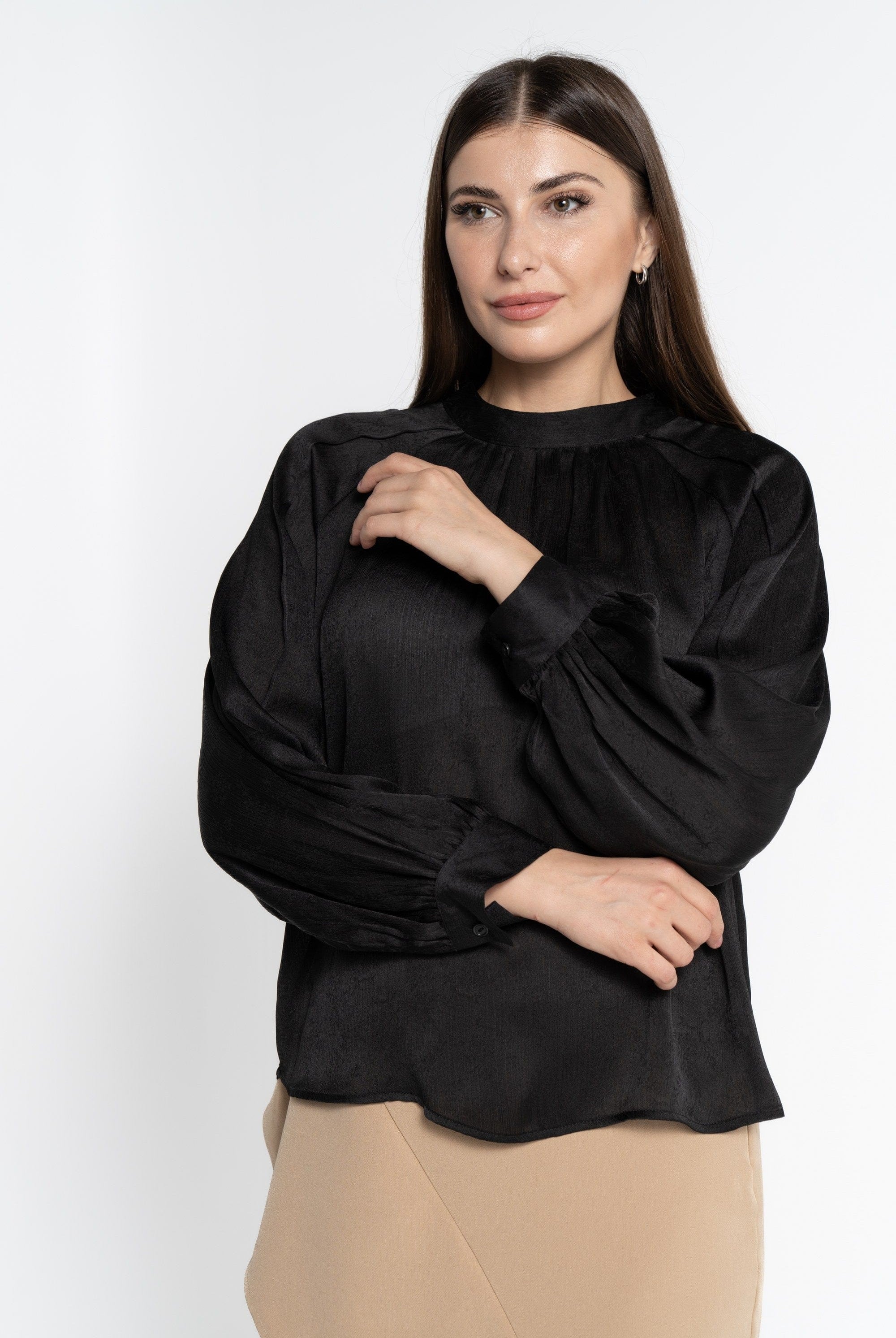 نتشي بلوزة طويلة بكسرات كم طويل كلاسيك نسائي