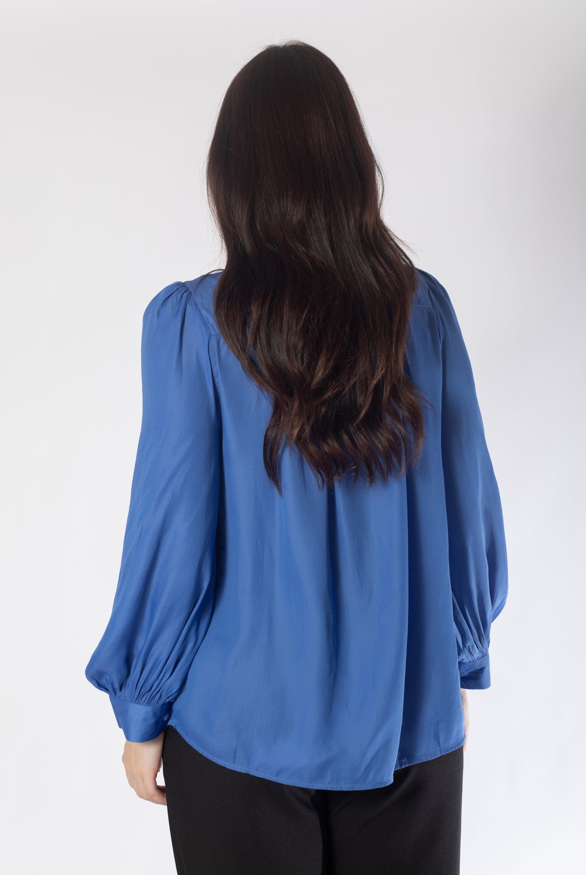 نتشي بلوزة بأكمام طويلة نسائية بأزرار على الصدر