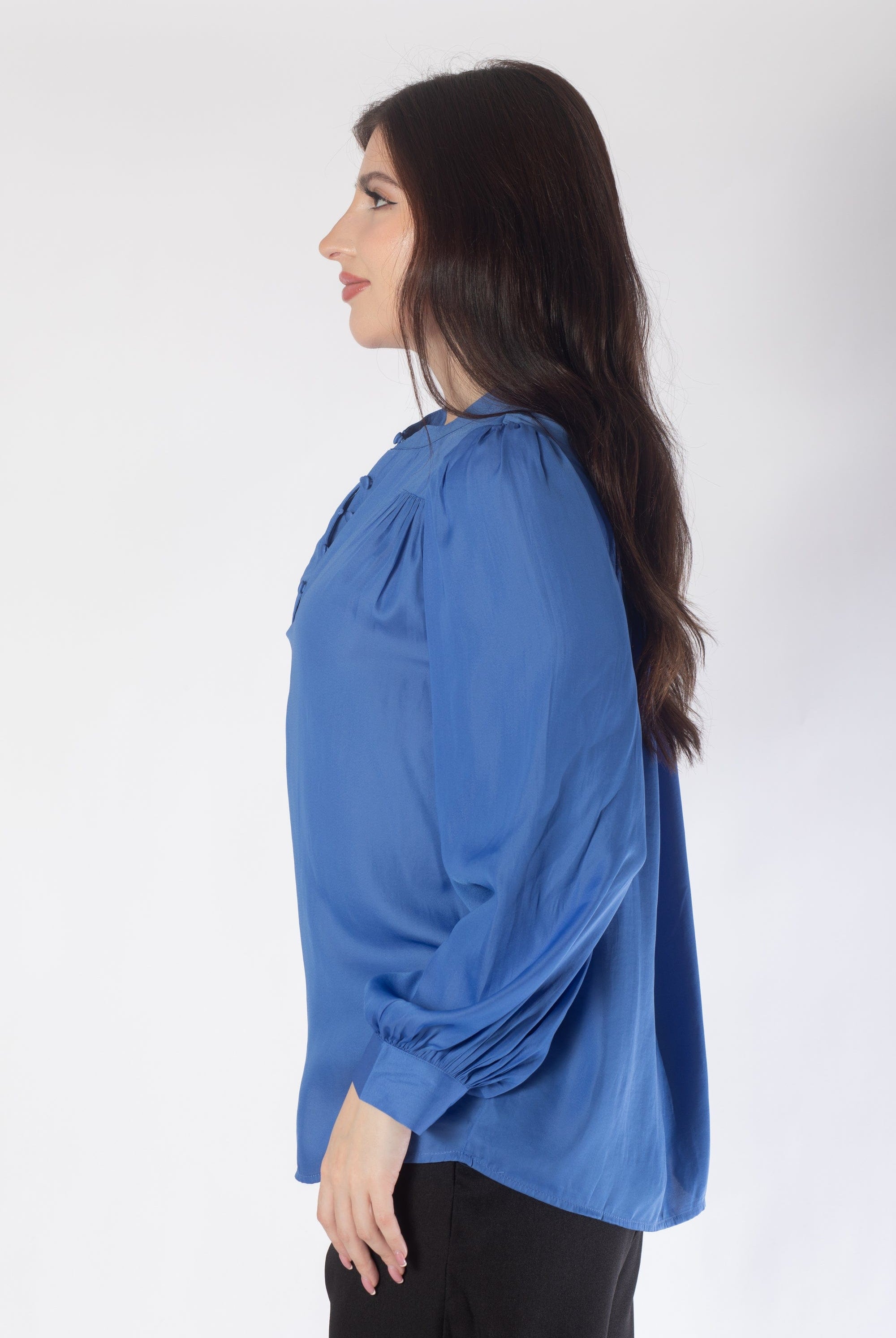 نتشي بلوزة بأكمام طويلة نسائية بأزرار على الصدر