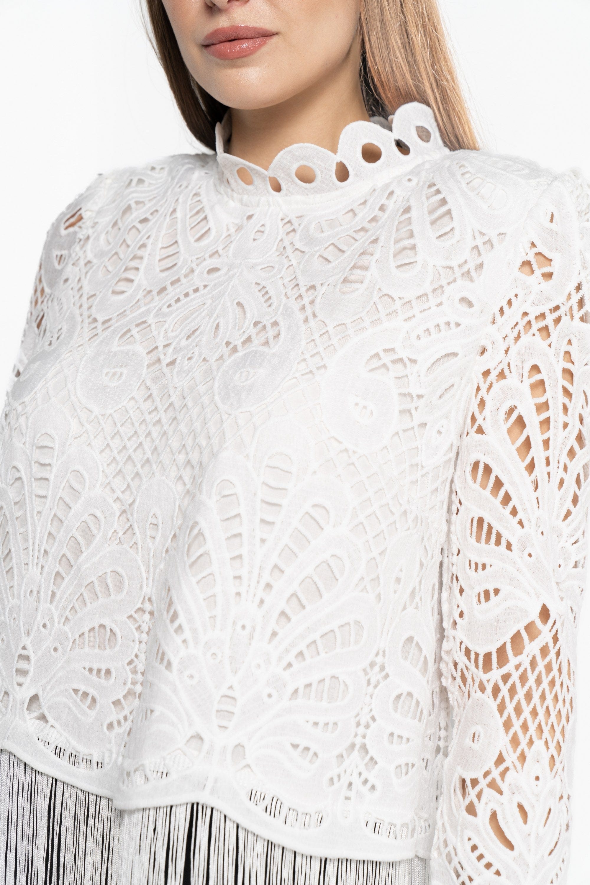 نتشي بلوزة بأكمام طويلة نسائية بتطريز مخرم