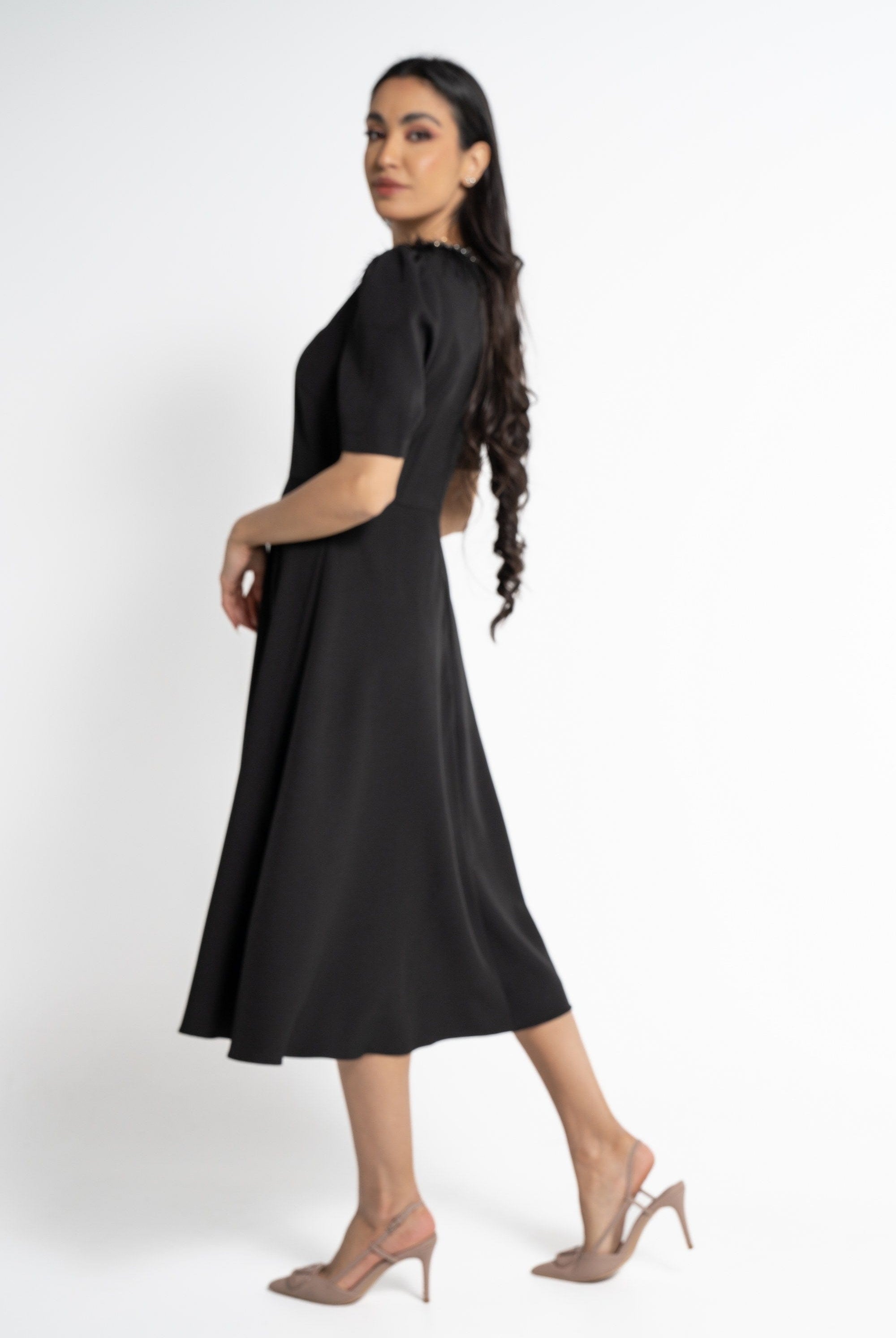 نتشي فستان ميدي بأكمام قصيرة نسائي