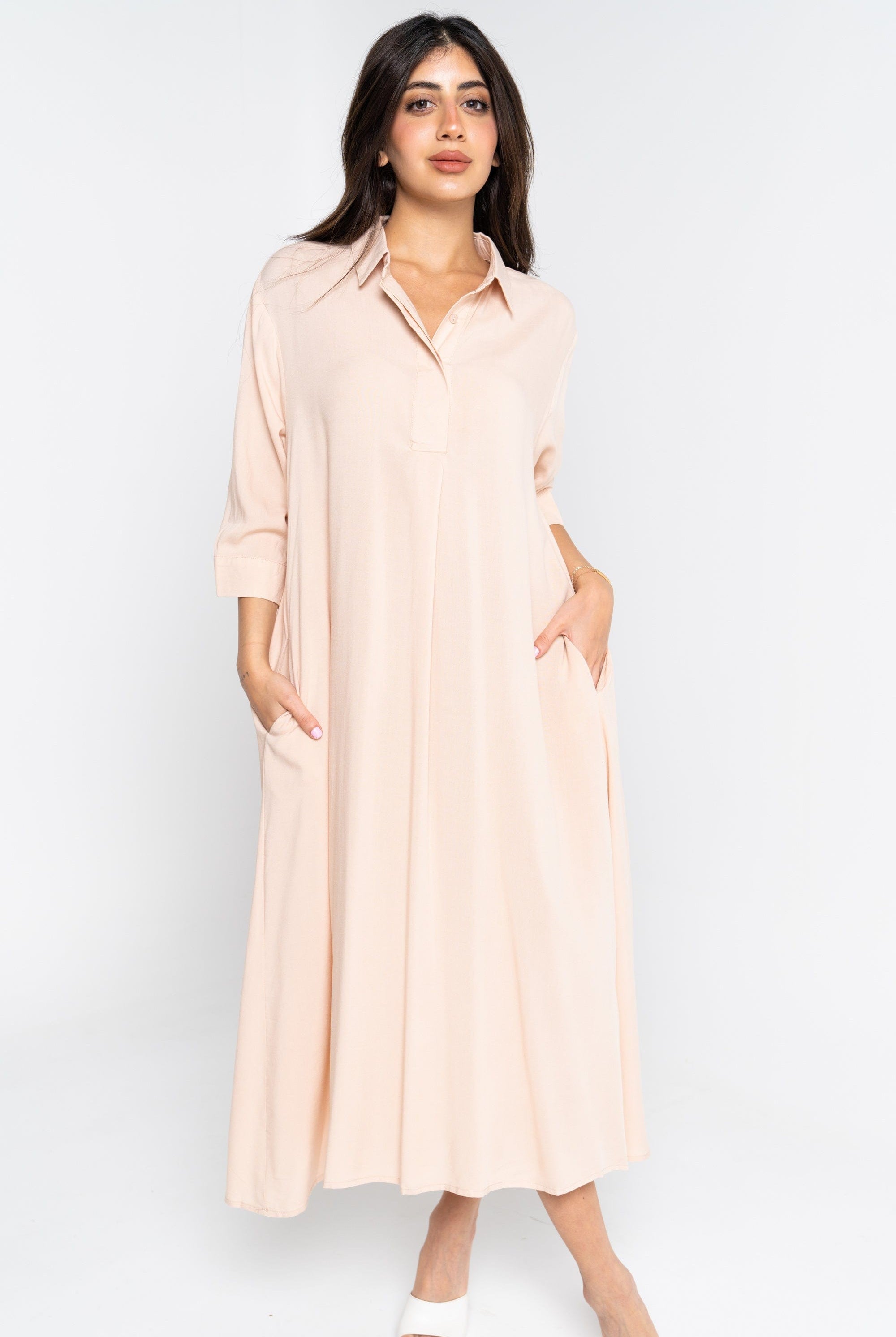 نتشي فستان ميدي سادة بأزرار أمامية كم قصير