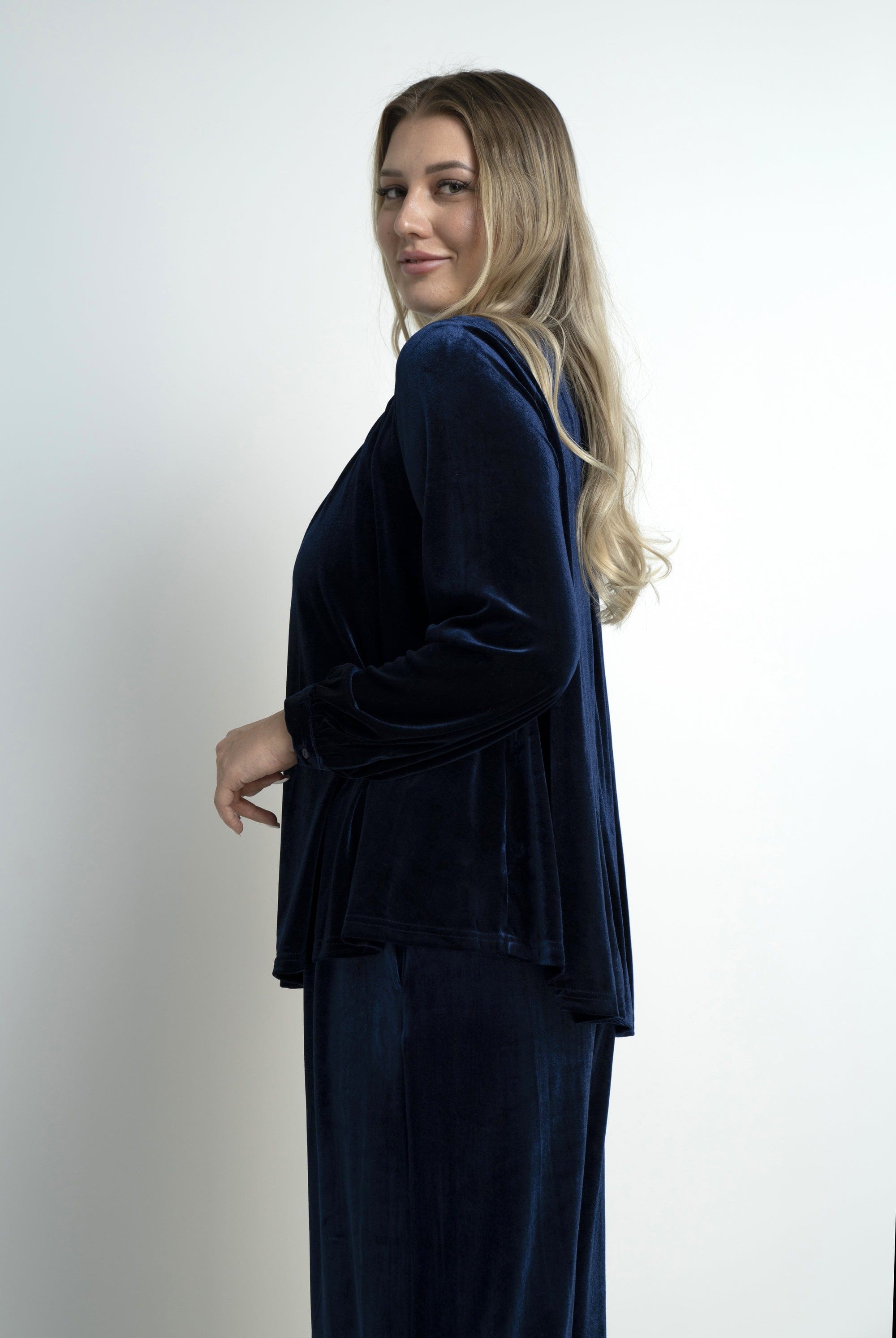 نتشي بلوزة سادة واسعة كم طويل نسائي أزرق