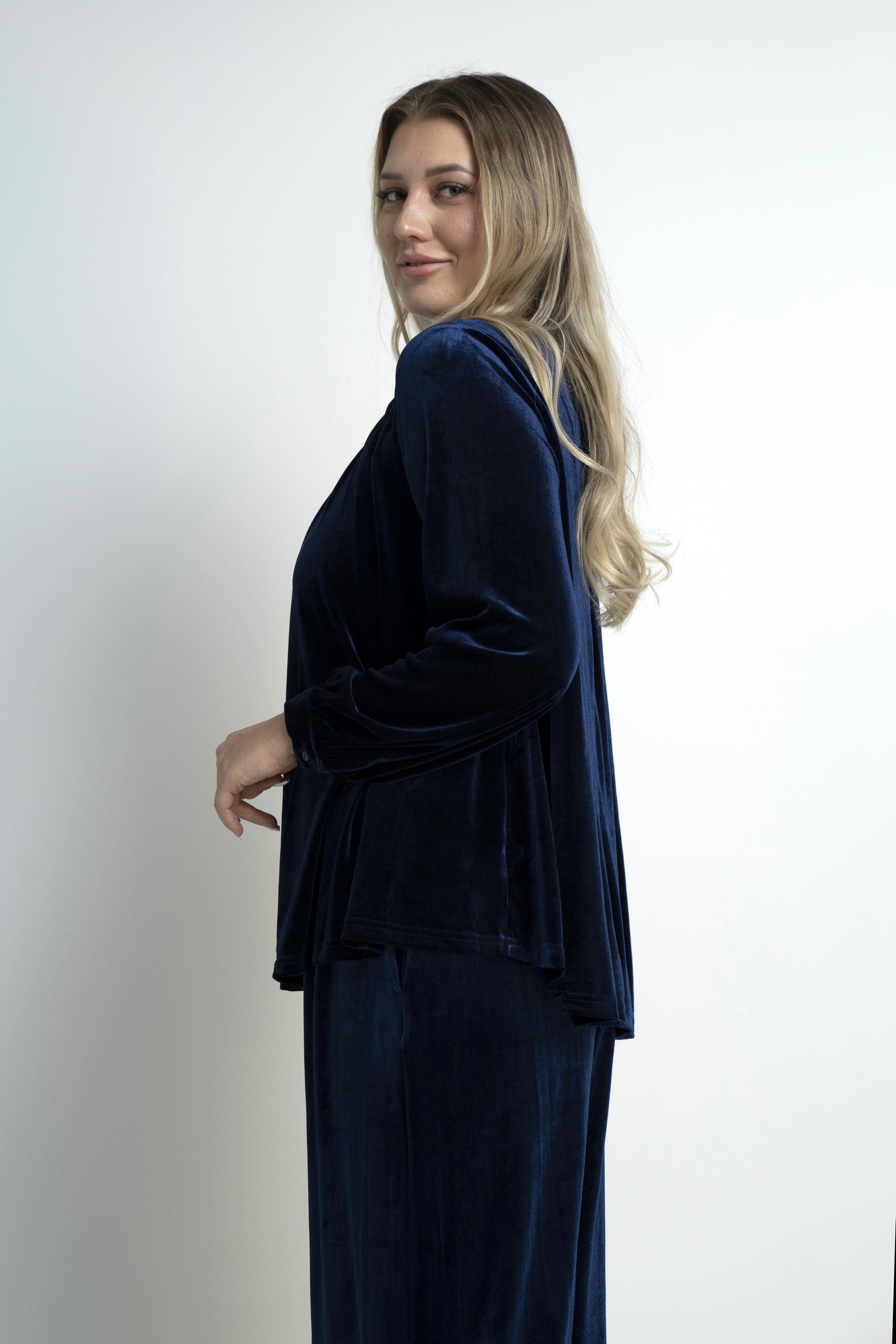 نتشي بلوزة سادة واسعة كم طويل نسائي أزرق