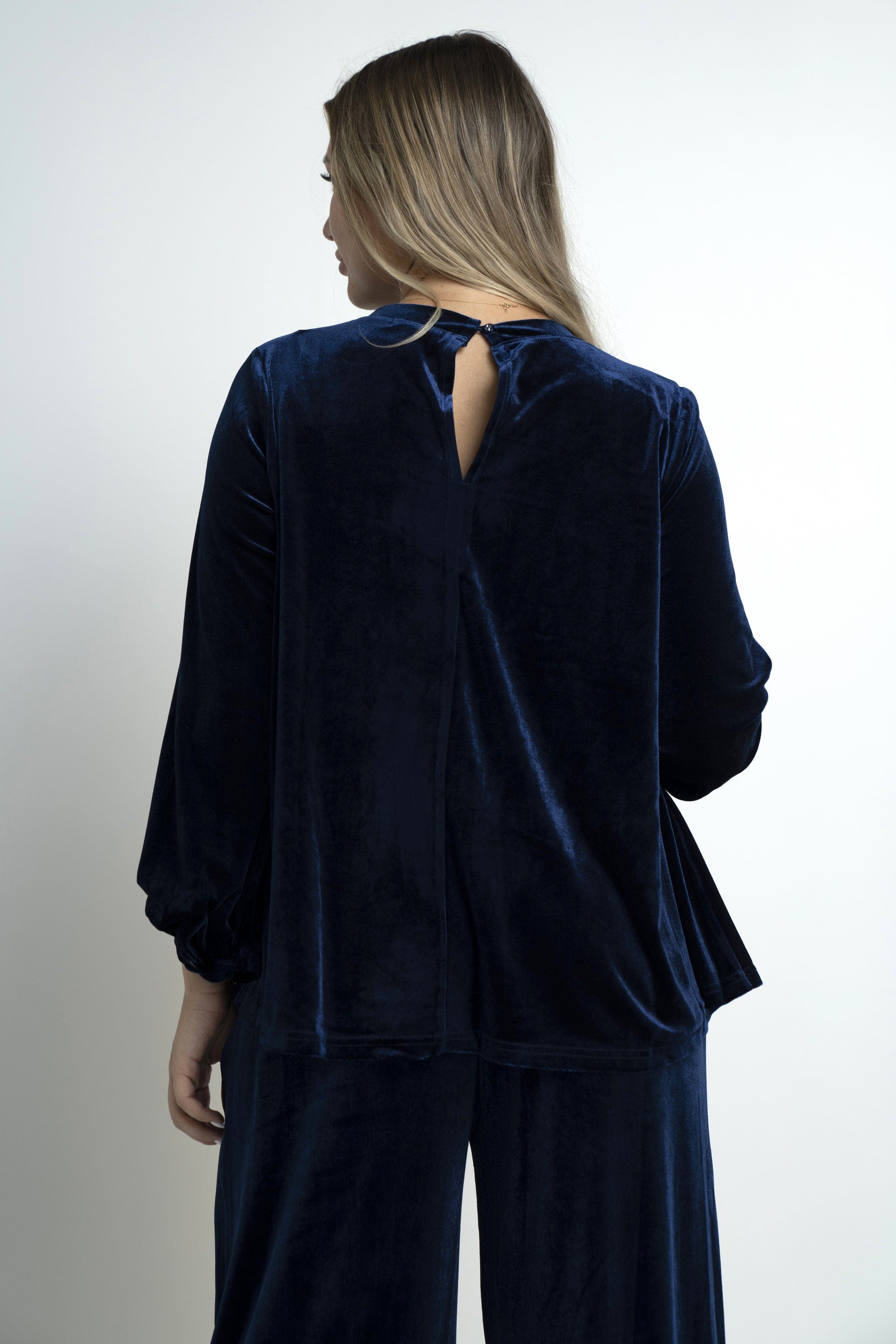 نتشي بلوزة سادة واسعة كم طويل نسائي أزرق