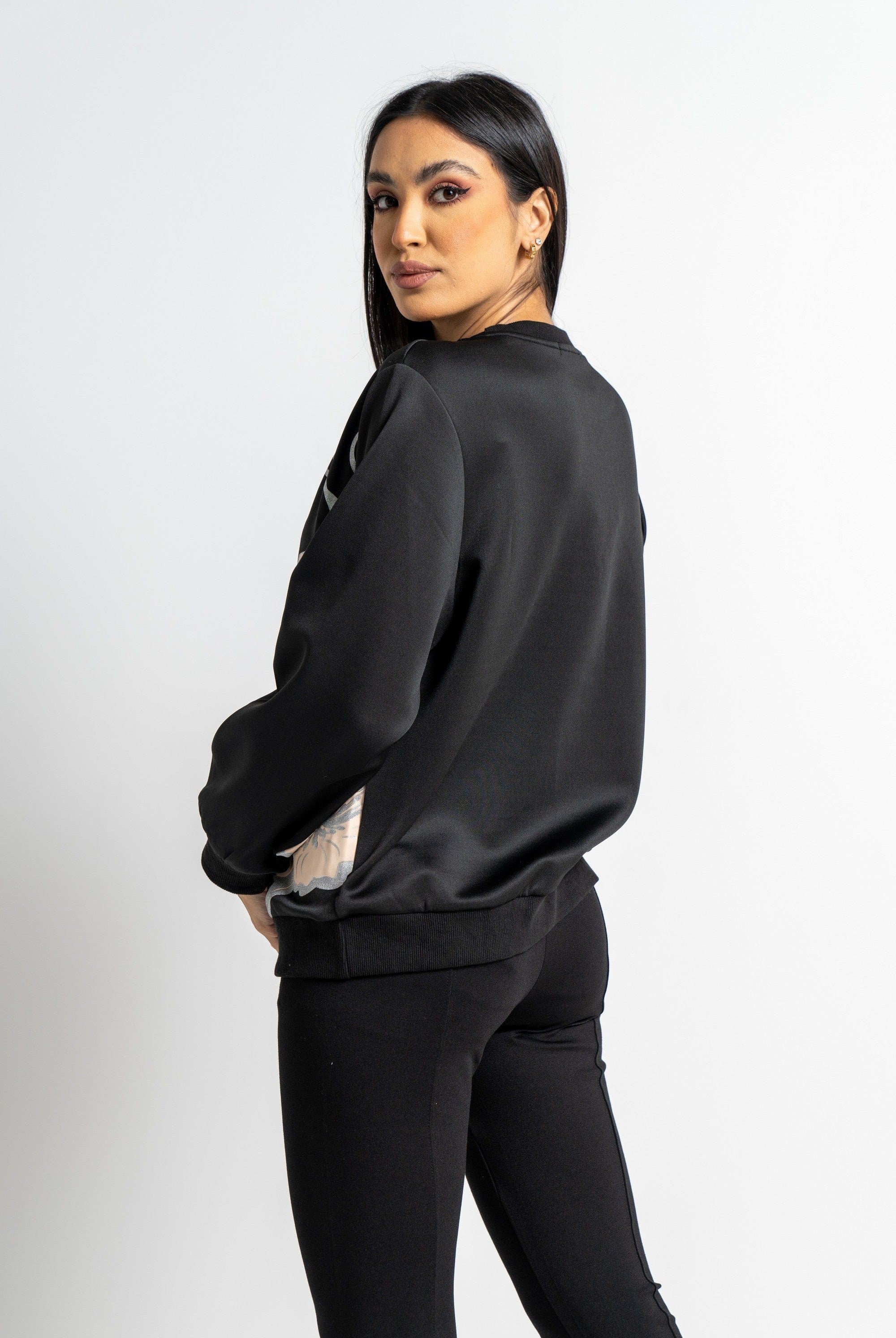 نتشي بلوزة بطبعة مشجرة بأكمام طويلة