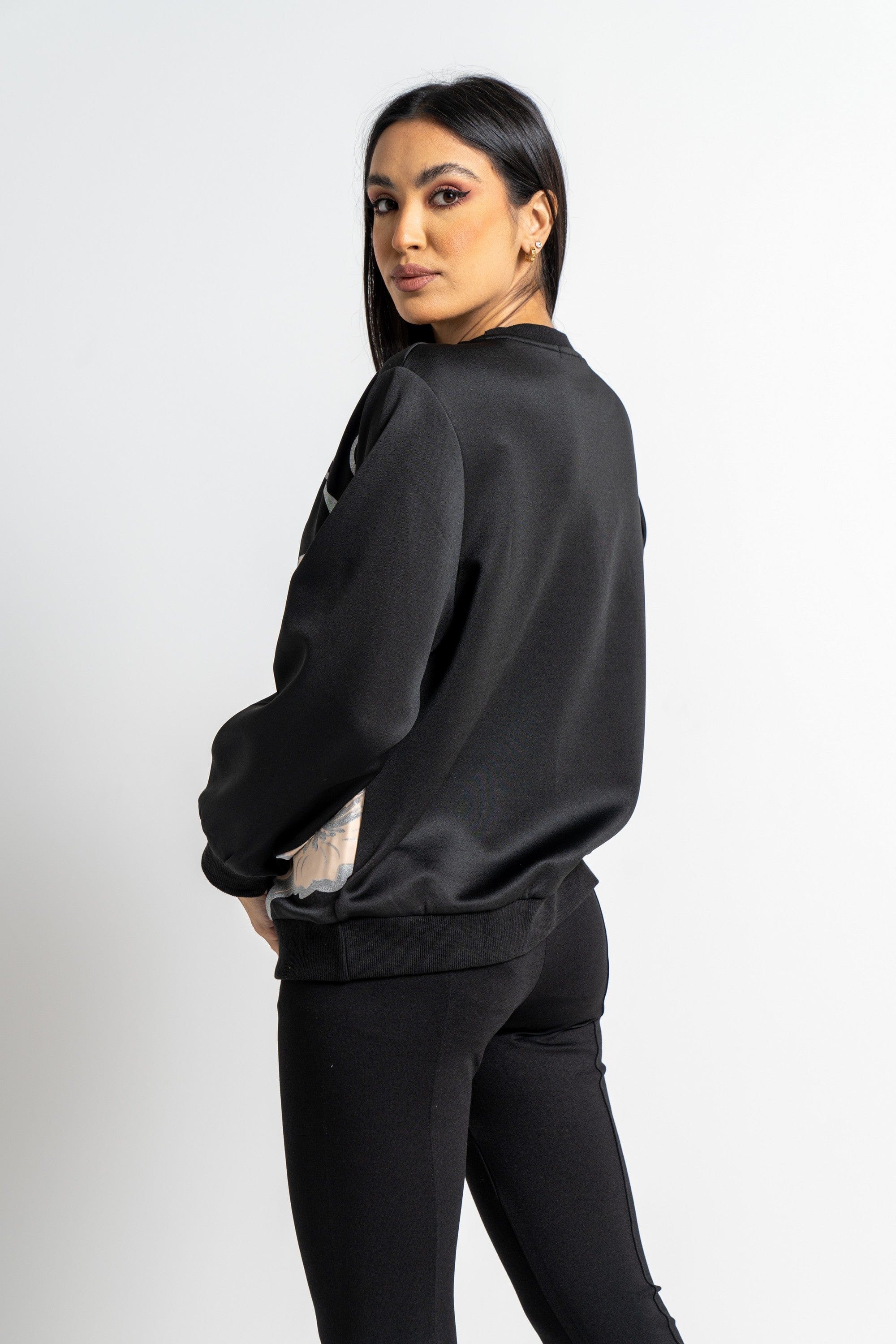 نتشي بلوزة بطبعة مشجرة بأكمام طويلة