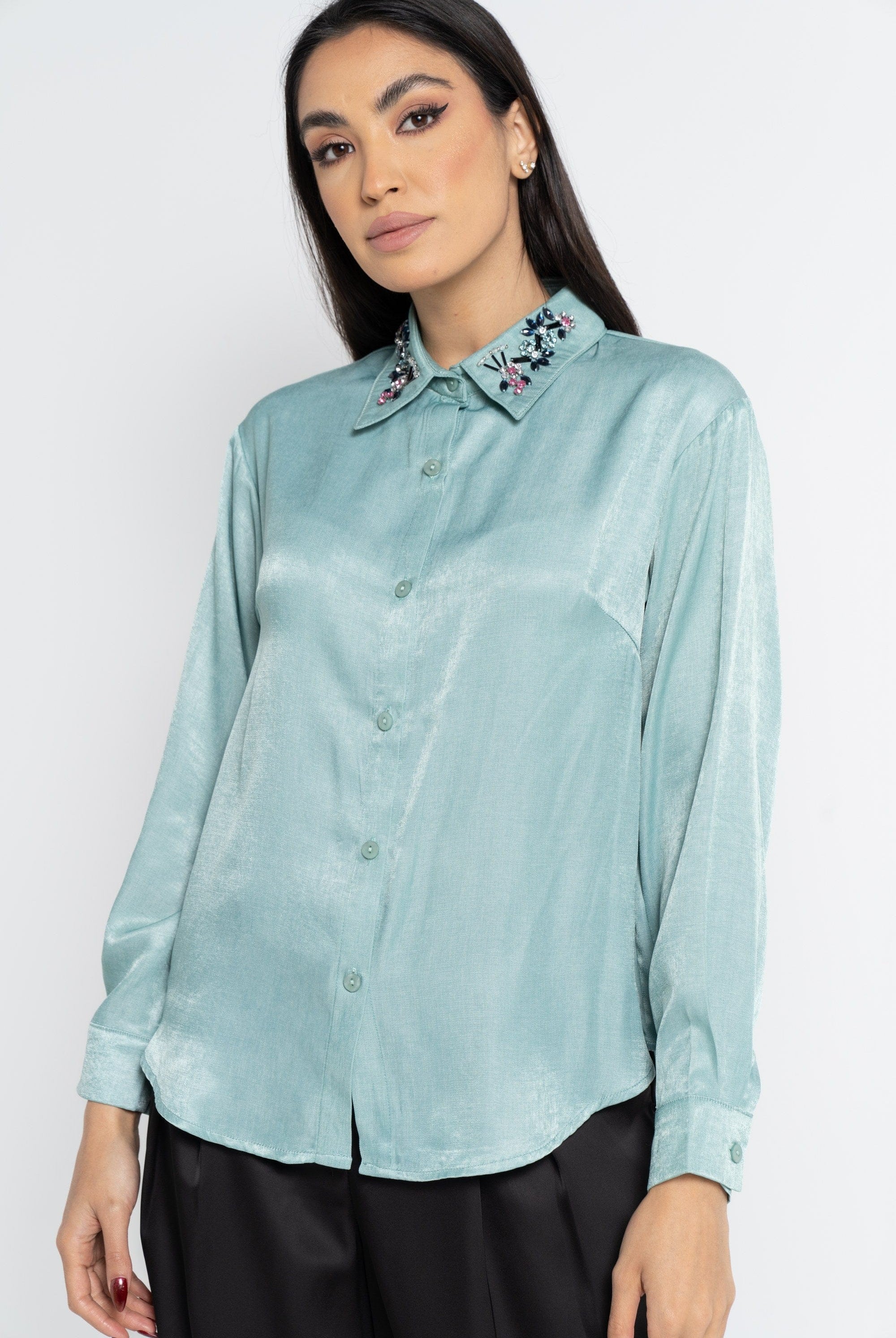 نتشي قميص طويل الأكمام سادة بياقة مطرزة نسائي