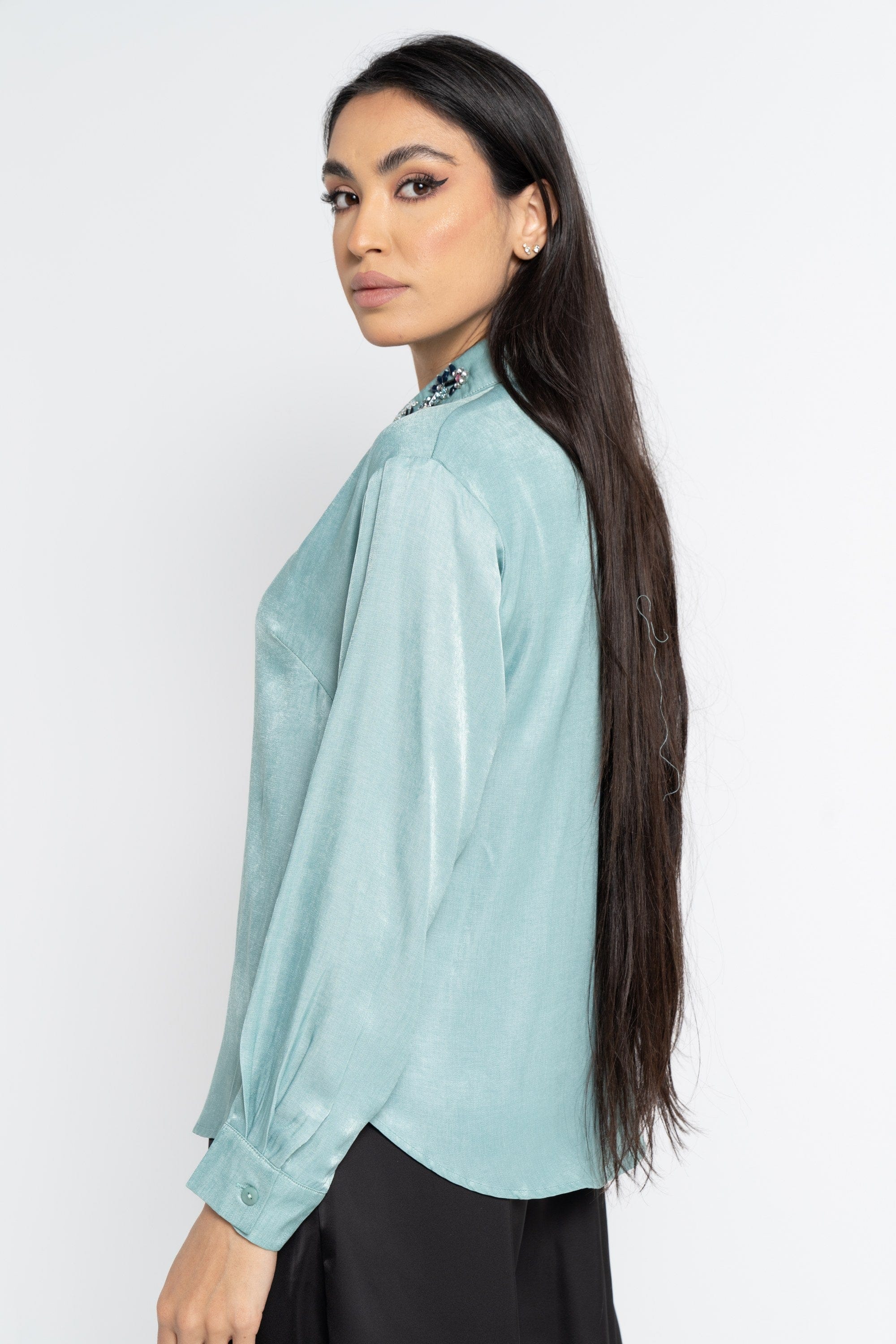 نتشي قميص طويل الأكمام سادة بياقة مطرزة نسائي