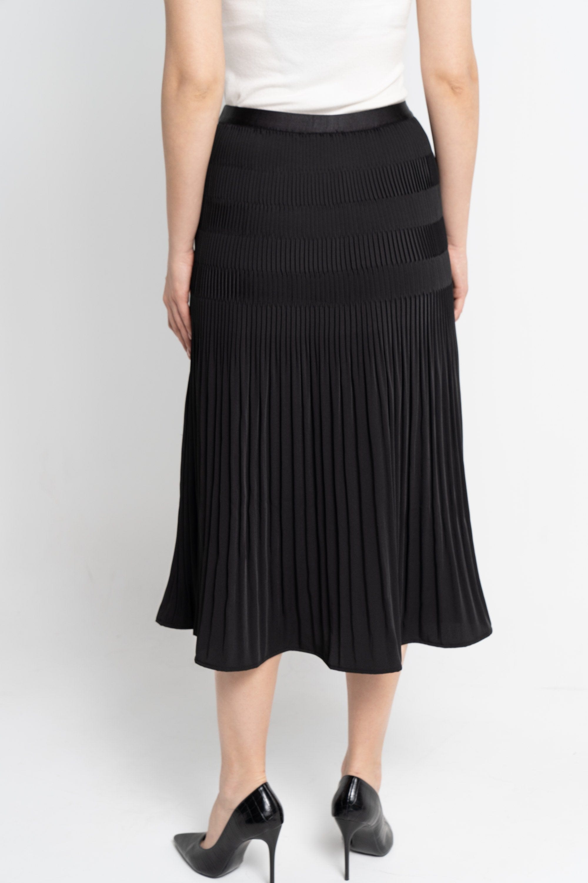 نتشي تنورة بطول الركبة مضلعة ميدي نسائي