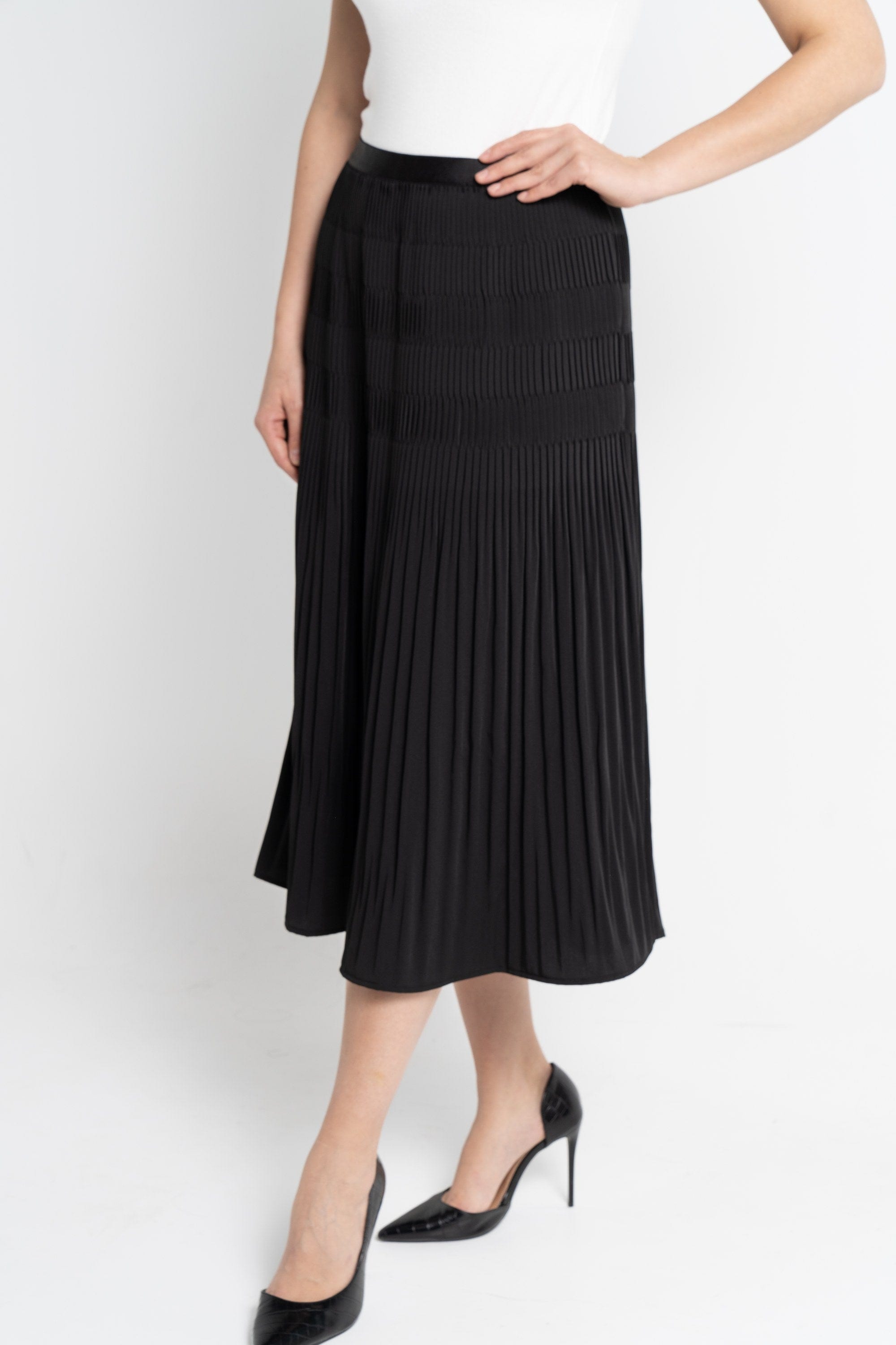 نتشي تنورة بطول الركبة مضلعة ميدي نسائي