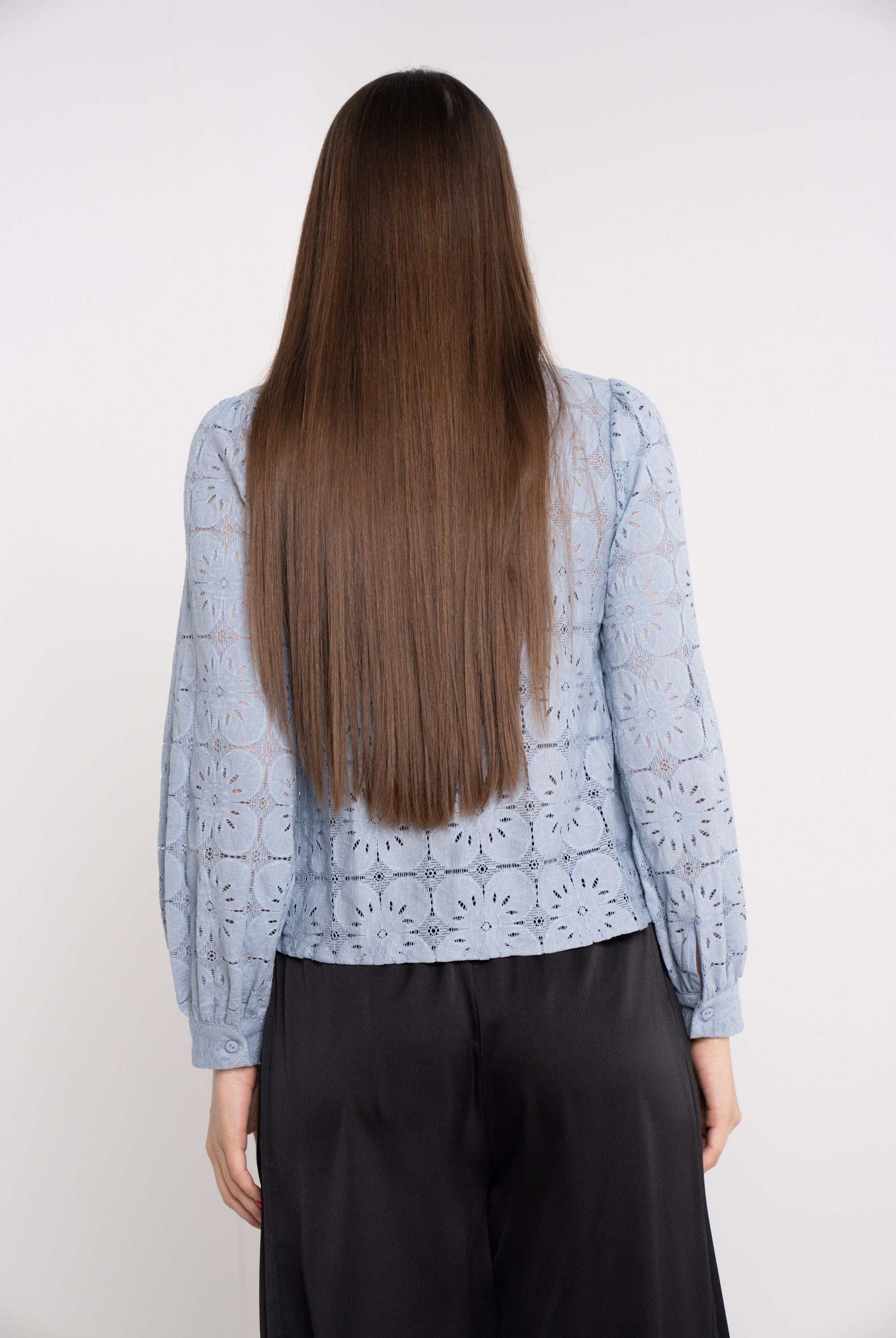 نتشي قميص طويل الأكمام مخرم