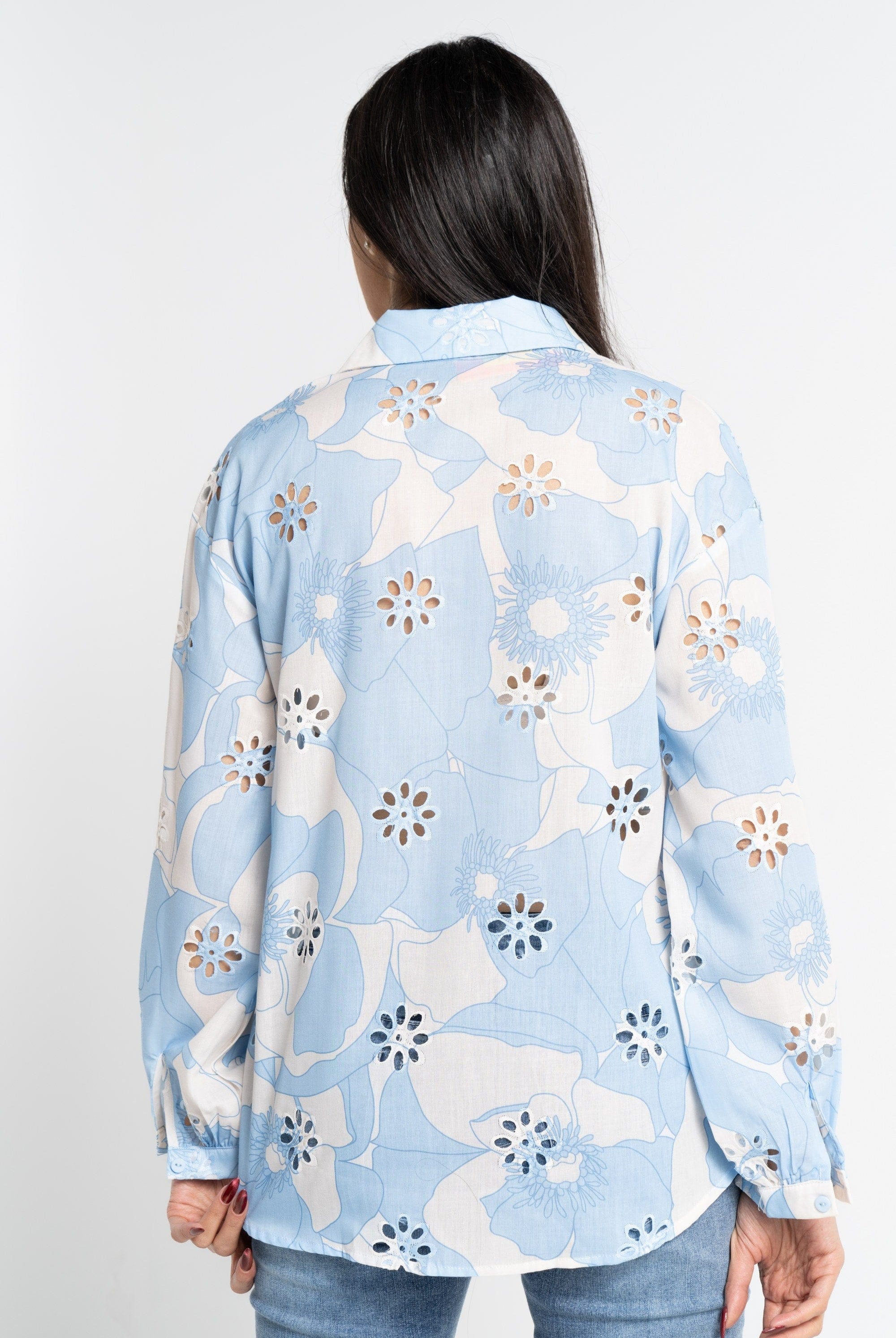 نتشي قميص بأكمام طويلة مخرم على شكل ورود نسائي