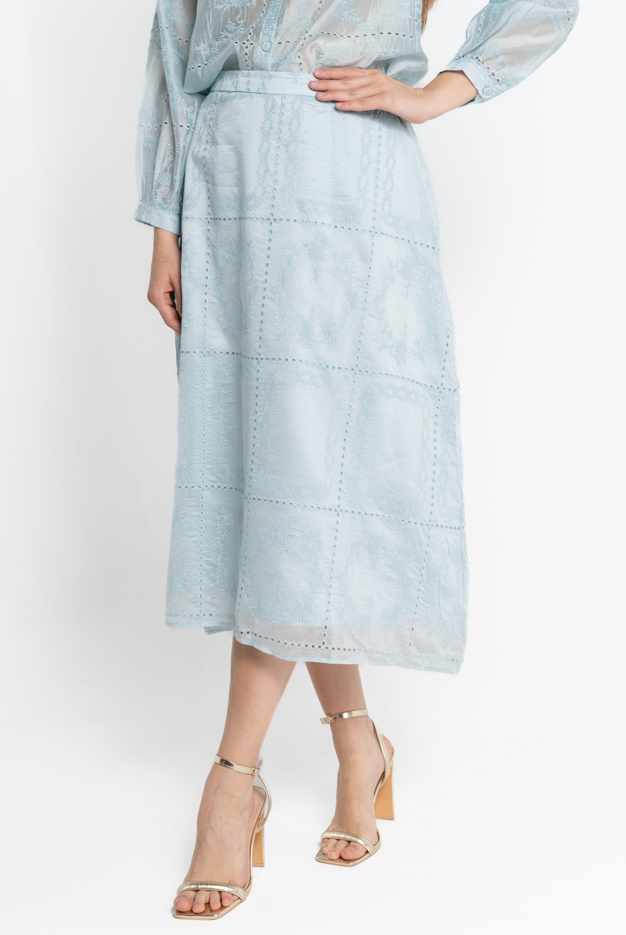 نتشي تنورة ميدي نسائية بتطريز مخرم