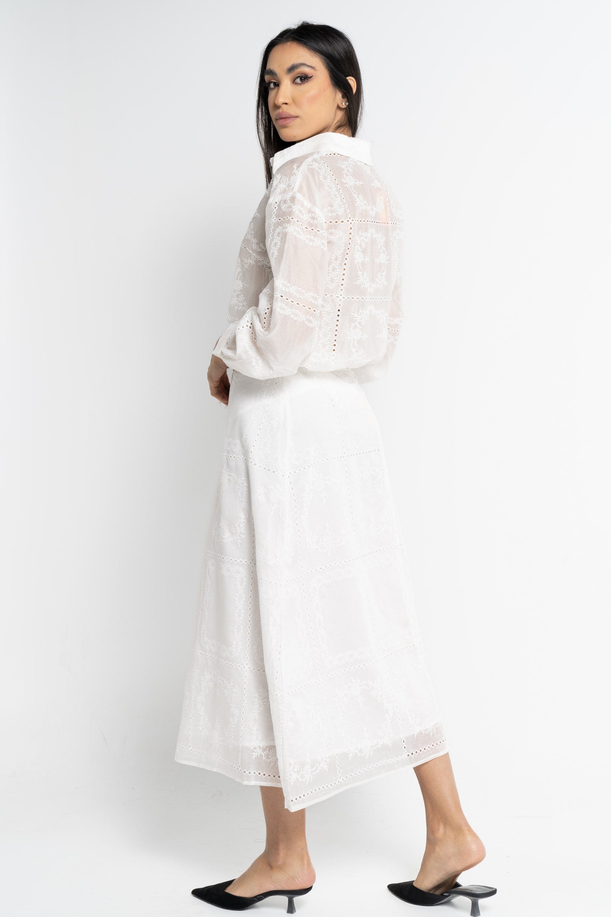 نتشي تنورة ميدي نسائية بتطريز مخرم