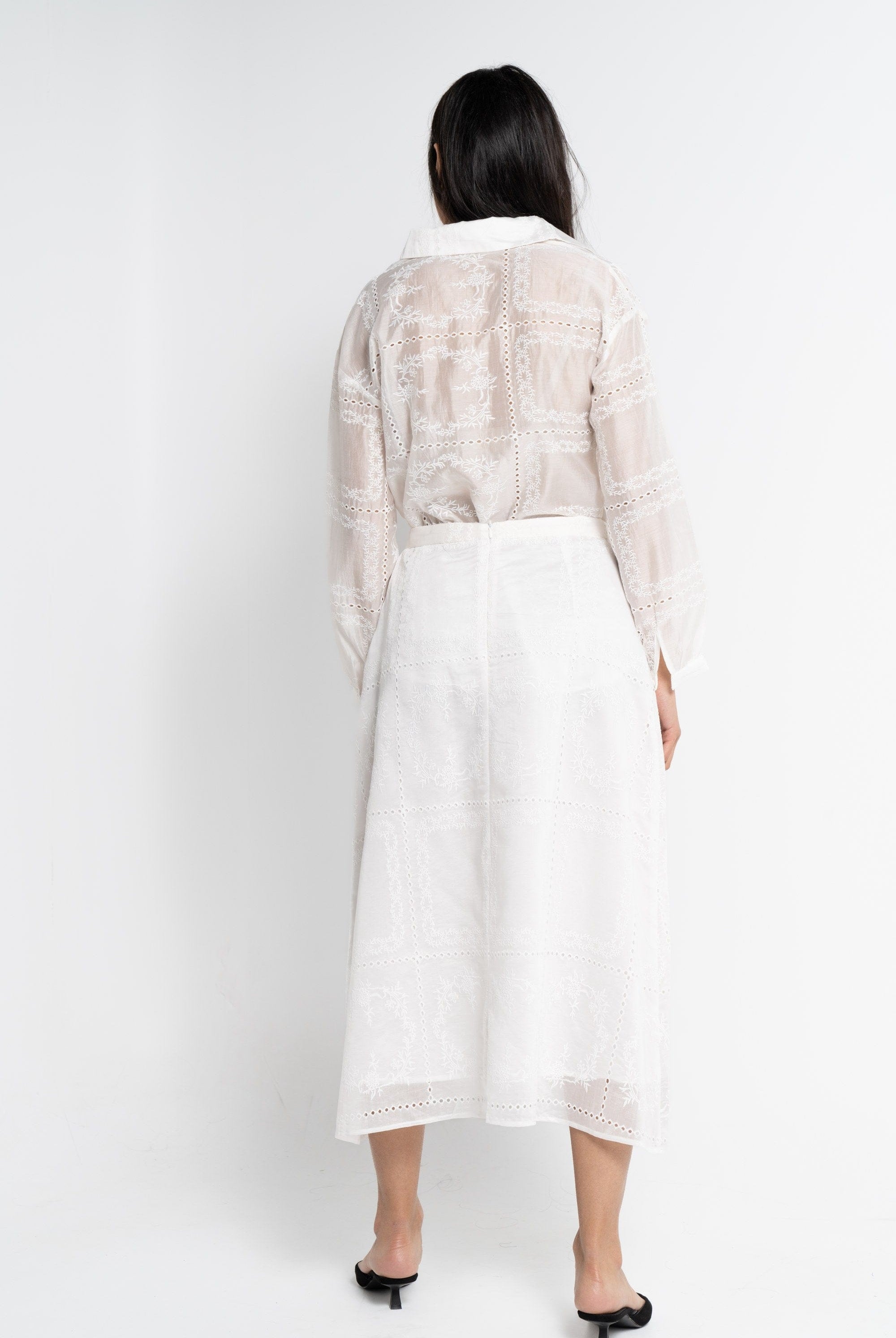 نتشي تنورة ميدي نسائية بتطريز مخرم