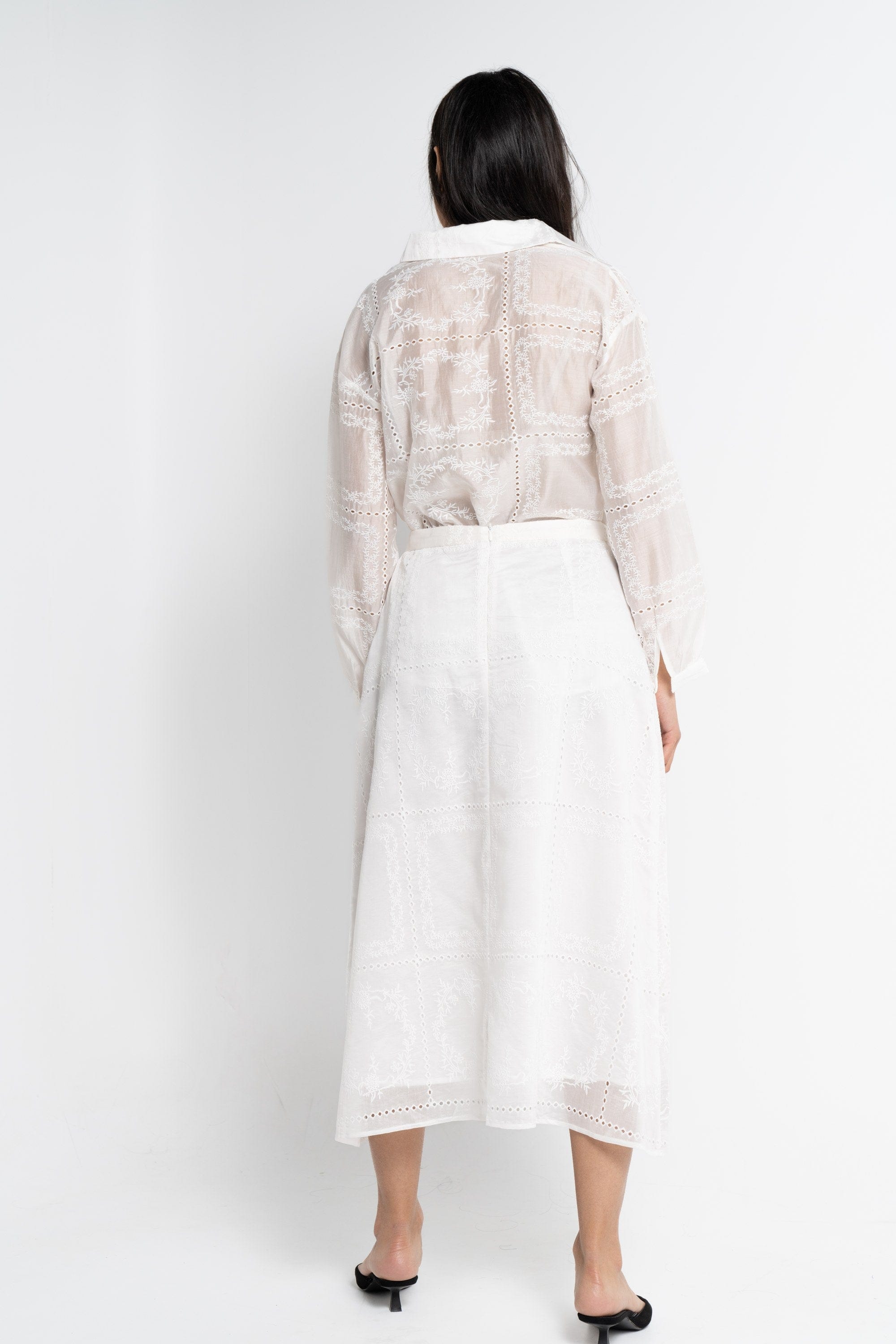 نتشي تنورة ميدي نسائية بتطريز مخرم