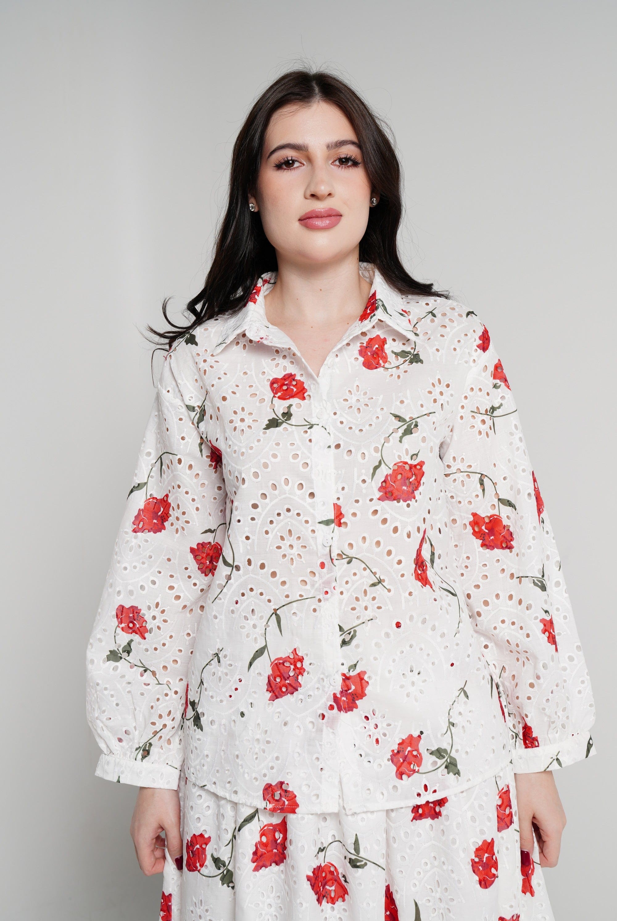 نتشي قميص بأكمام طويلة مخرم مورد نسائي أوف وايت