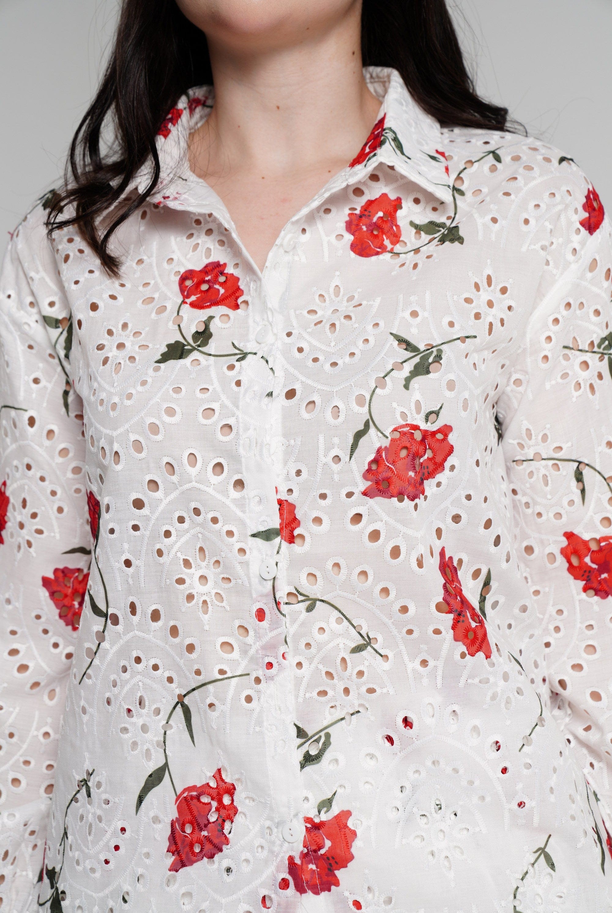 نتشي قميص بأكمام طويلة مخرم مورد نسائي أوف وايت