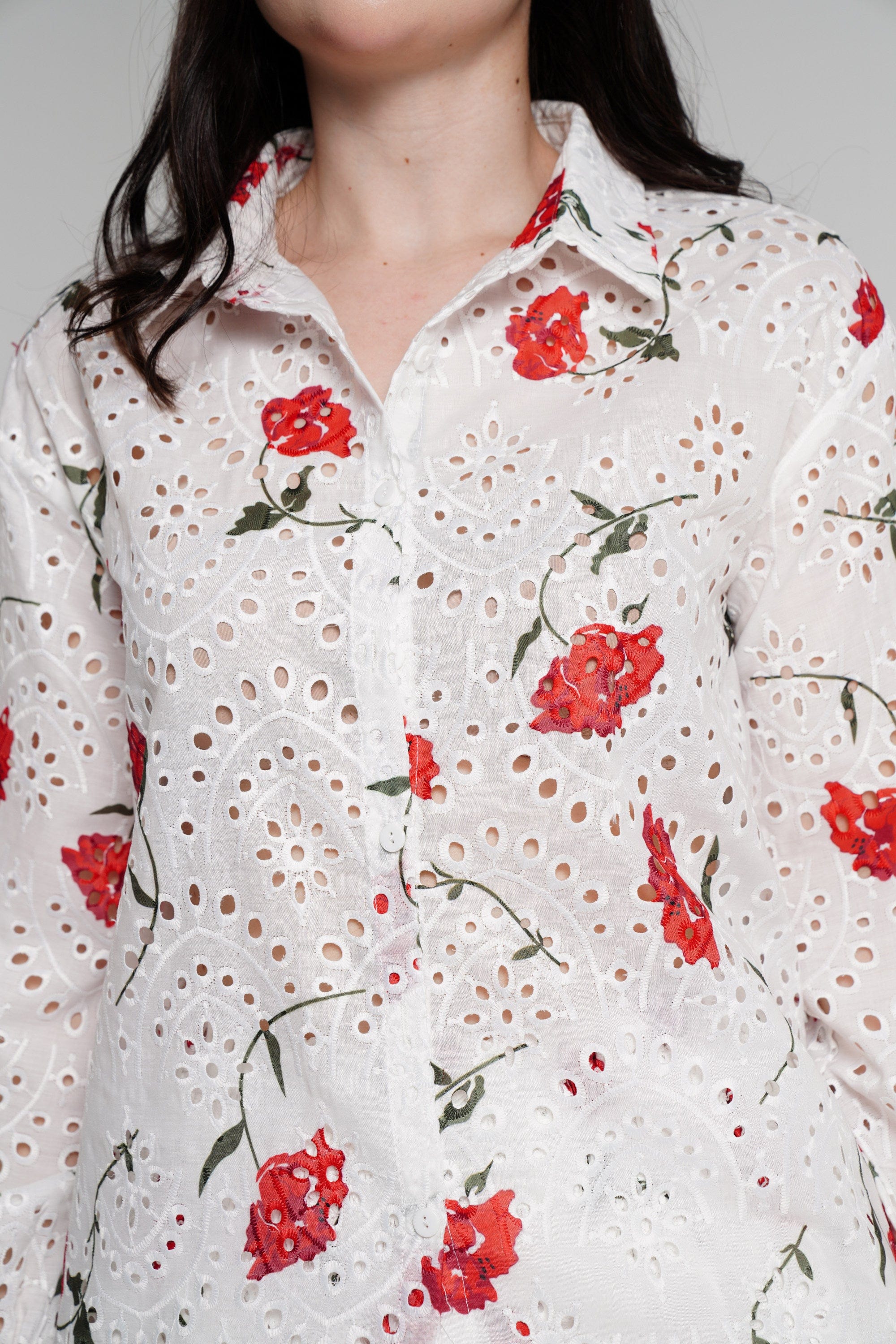 نتشي قميص بأكمام طويلة مخرم مورد نسائي أوف وايت