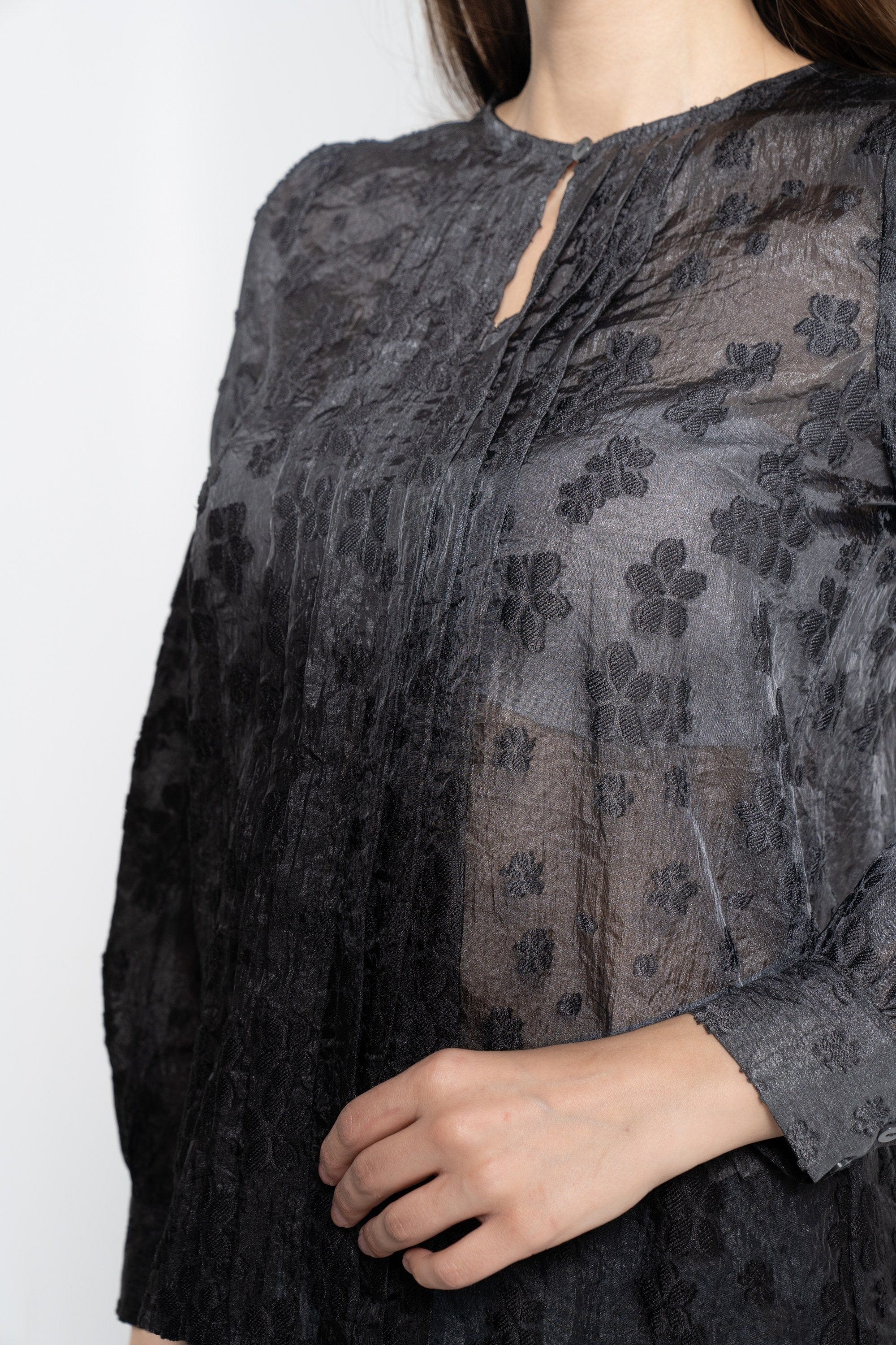 نتشي بلوزة بأكمام طويلة نسائية شفافة بتطريز مشجر