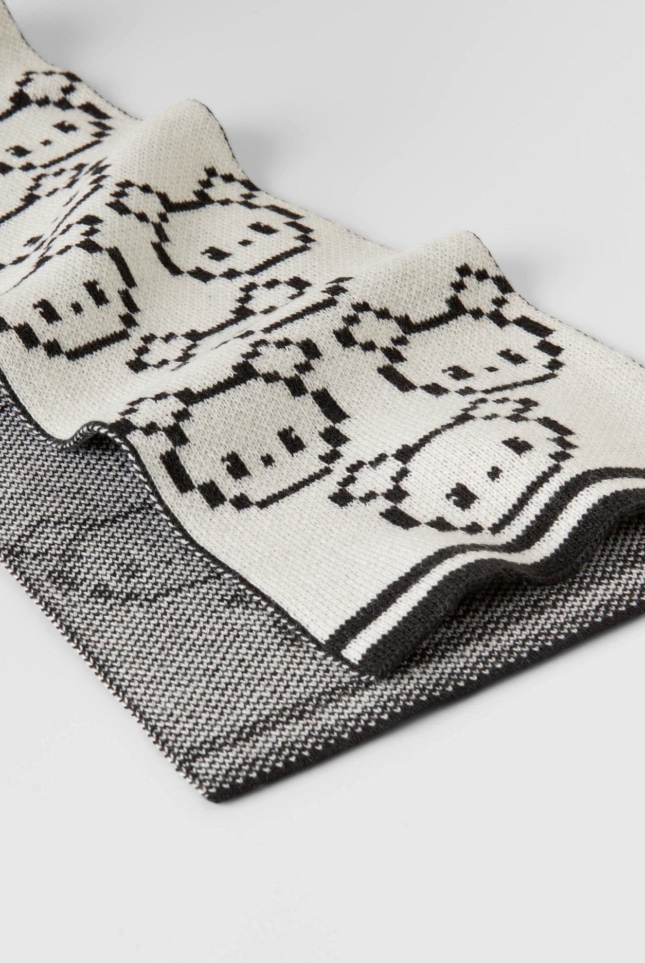 يونايتد كولورز اوف بينيتون وشاح بنمط حيواني مع تفاصيل منقوشة أطفالي