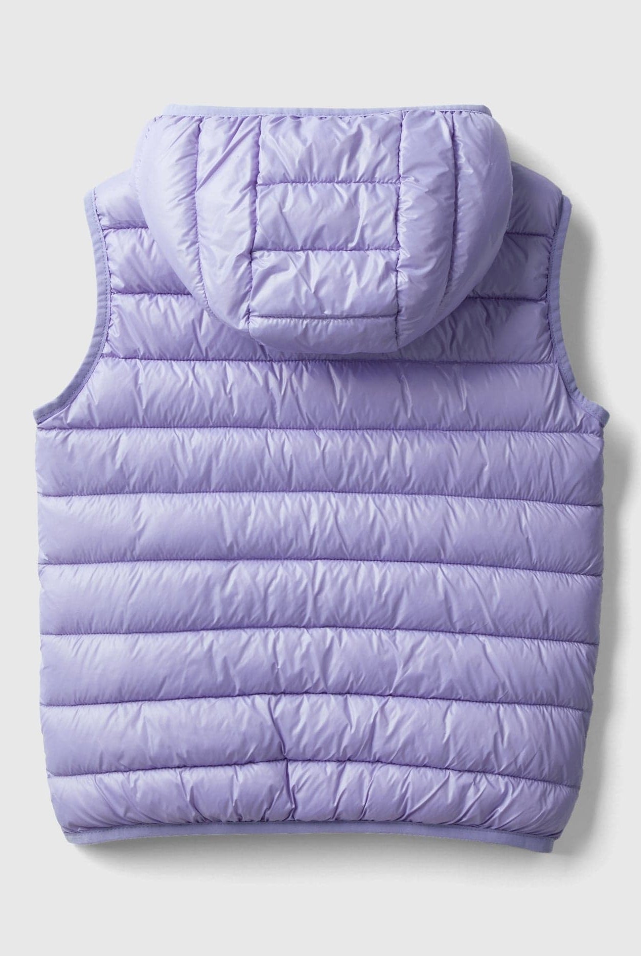 يونايتد كولورز اوف بينيتون سترة اطفال مبطنة بقلنسوة بها شعار بدون اكمام