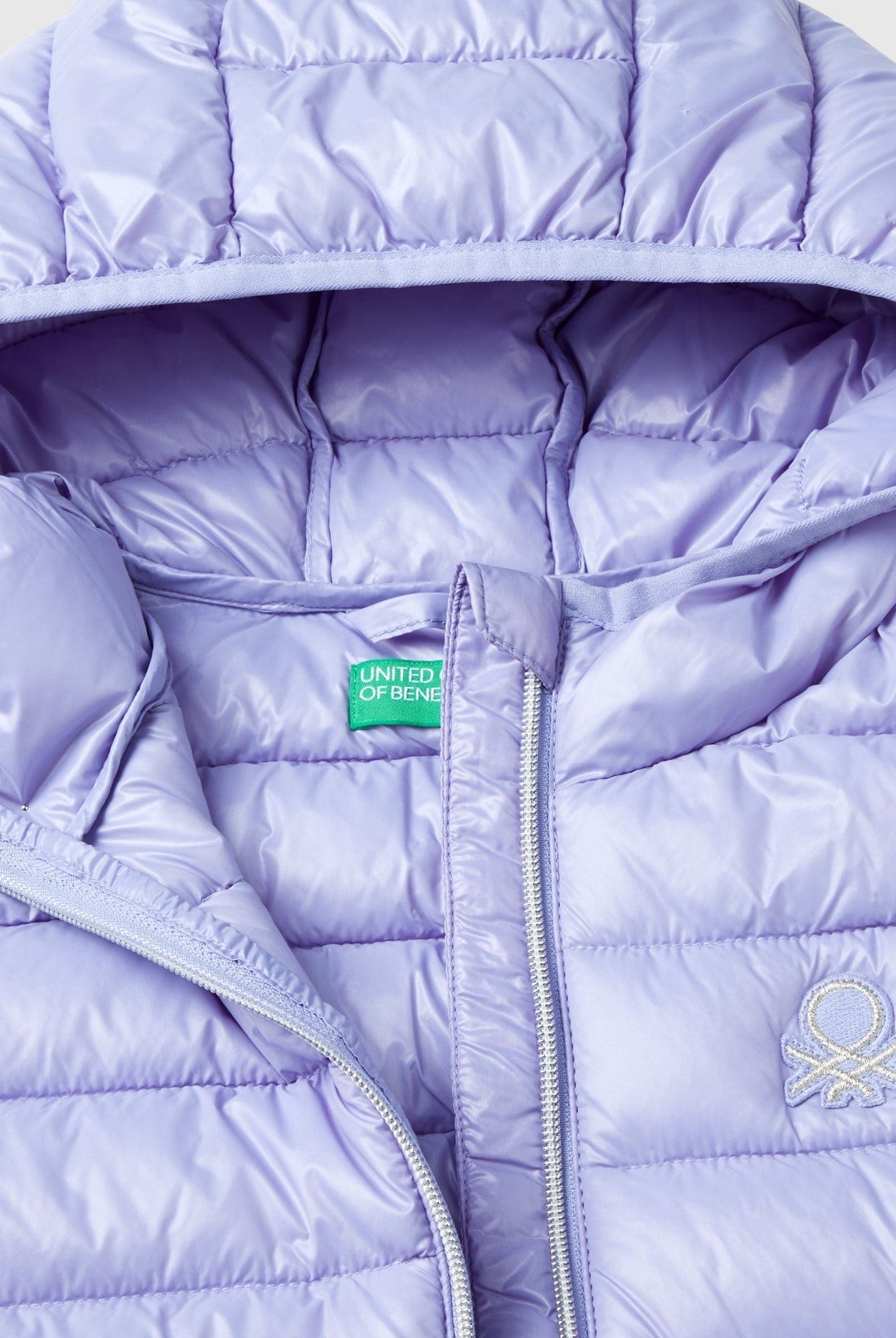 يونايتد كولورز اوف بينيتون سترة اطفال مبطنة بقلنسوة بها شعار بدون اكمام