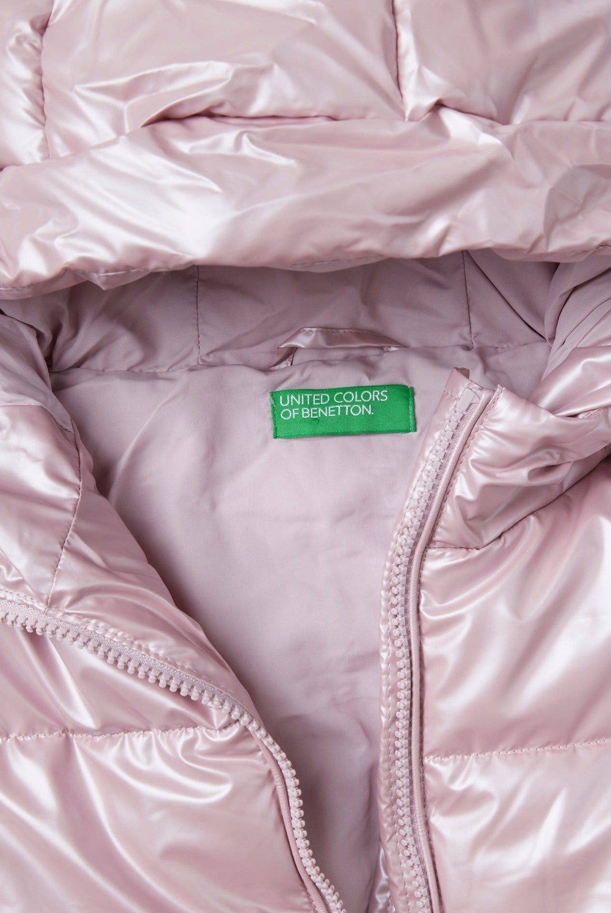 يونايتد كولورز اوف بينيتون سترة اطفال مبطنة من النايلون اللامع مع جيوب
