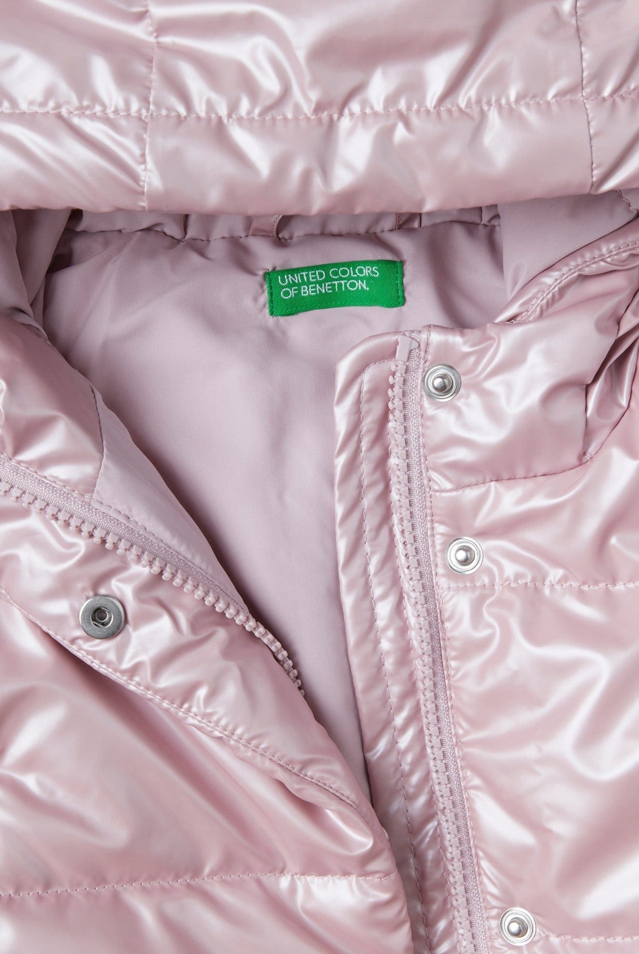 يونايتد كولورز اوف بينيتون سترة اطفال مبطنة من النايلون اللامع