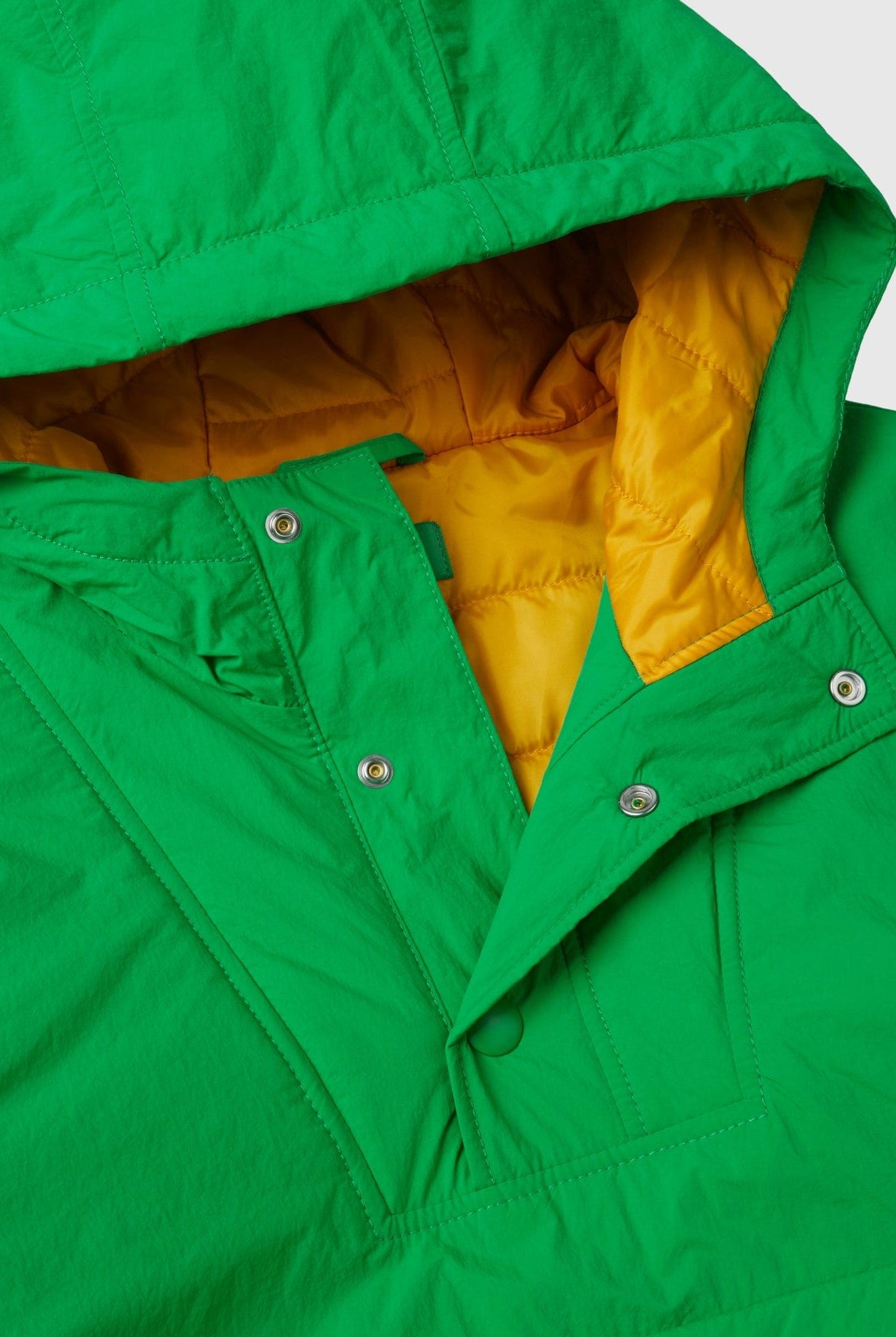 يونايتد كولورز اوف بينيتون سترة اطفالي خضراء بجيب وبها غطاء للرأس