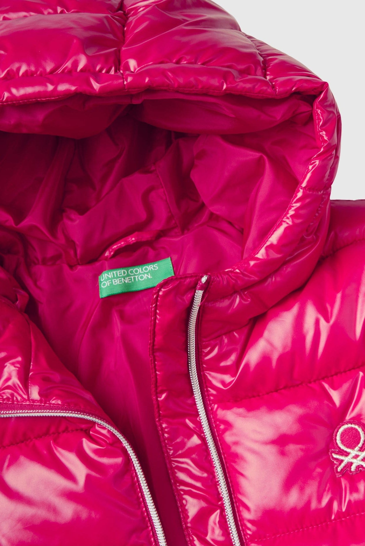 يونايتد كولورز اوف بينيتون جاكيت منفوخة لامعة للأطفال بسحاب