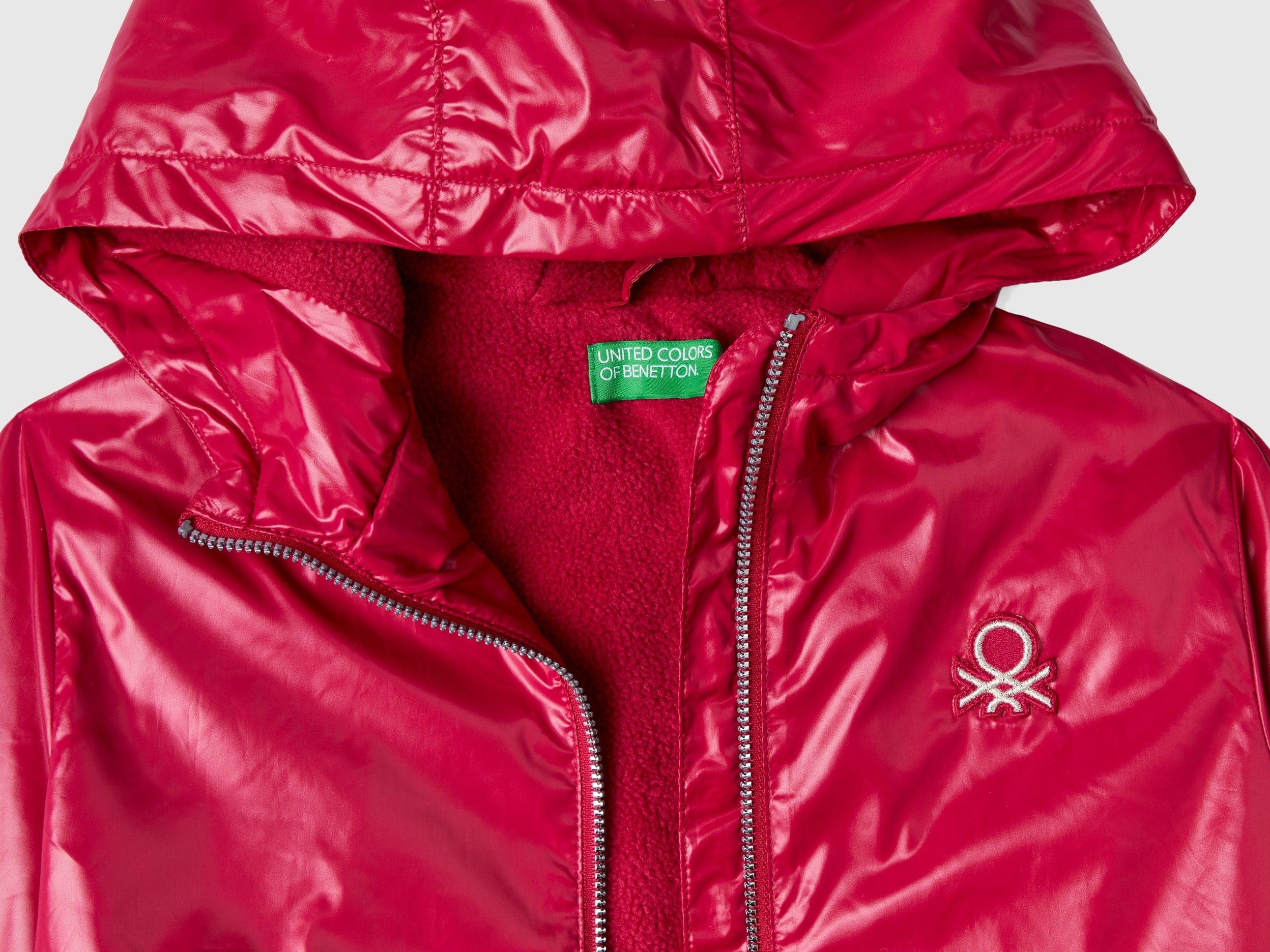 يونايتد كولورز اوف بينيتون جاكيت اطفالي لامع بسحاب وقلنسوة