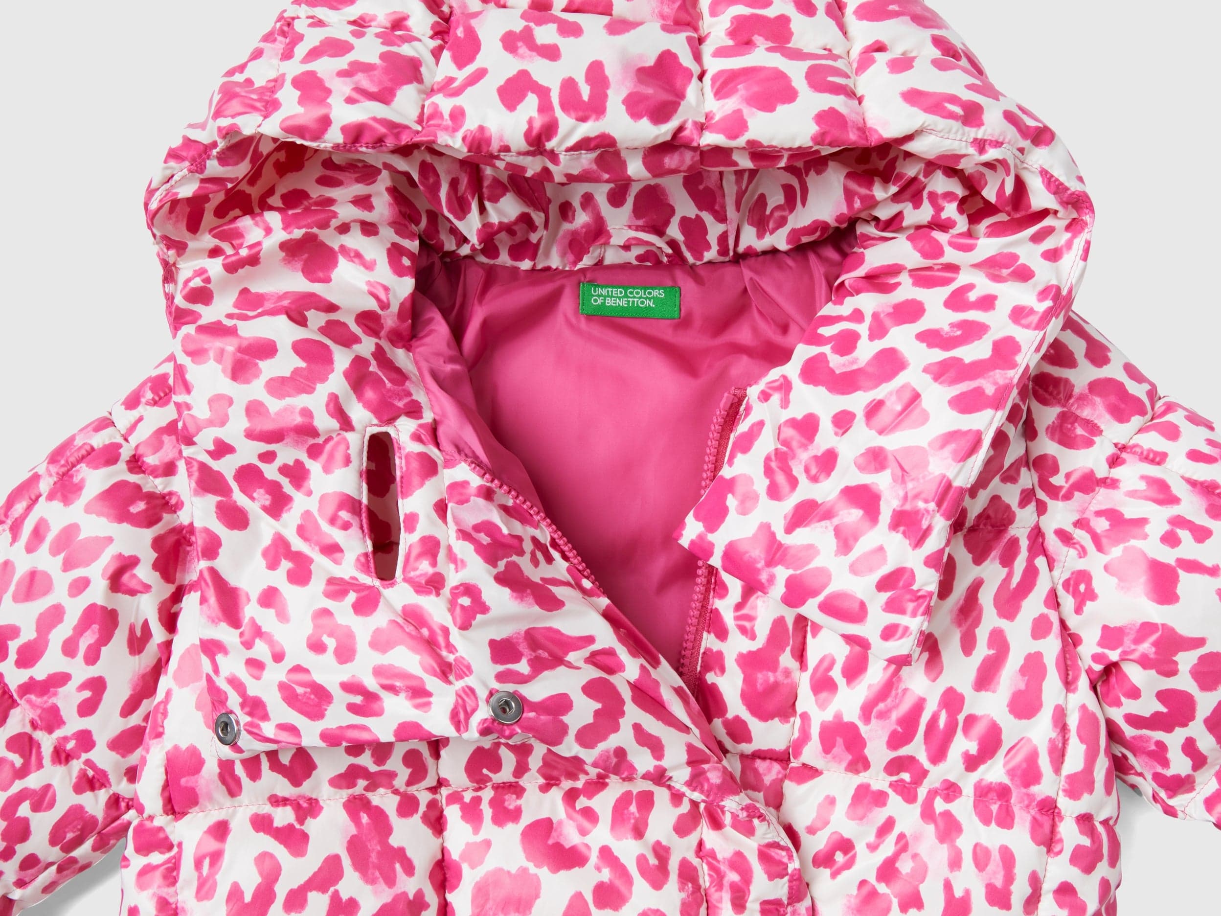 يونايتد كولورز اوف بينيتون جاكيت بناتي بنقشة