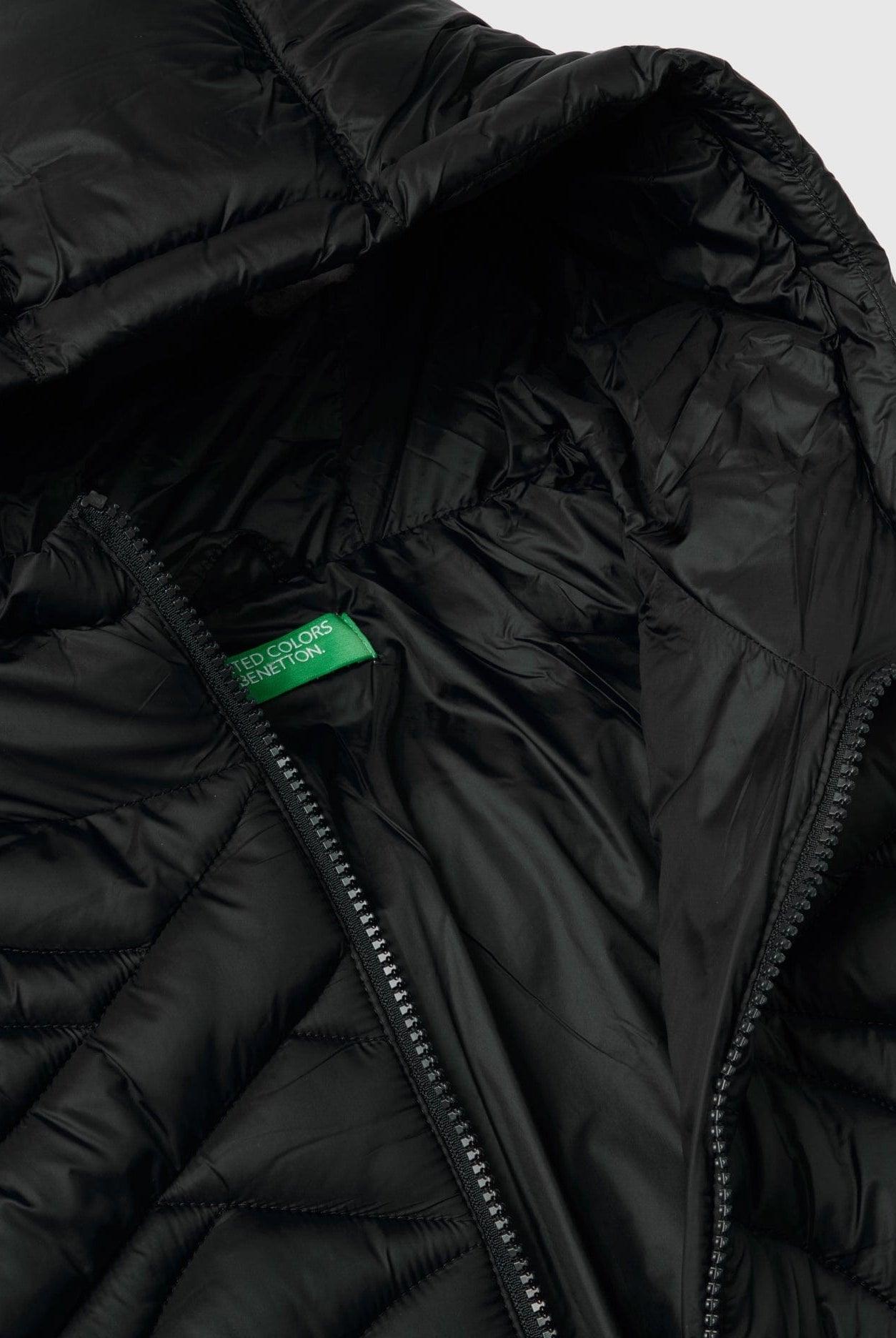 يونايتد كولورز اوف بينيتون جاكيت طويل بشعار بينيتون ولادي