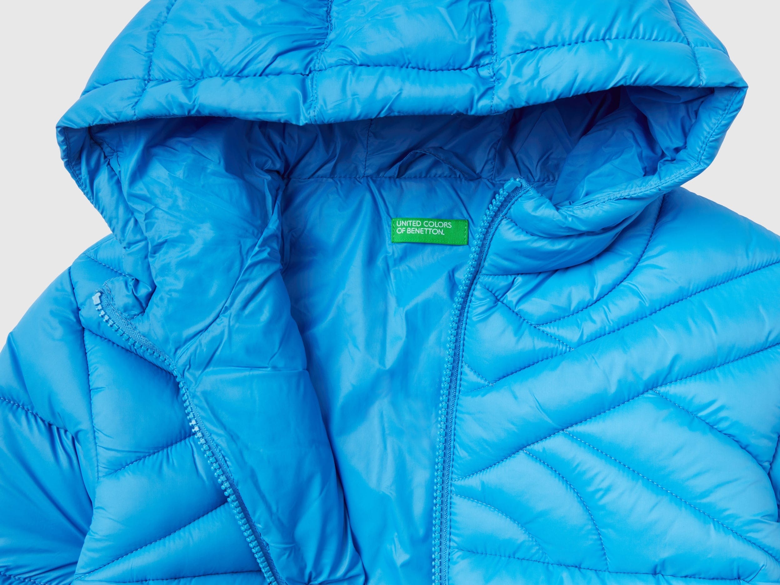 يونايتد كولورز اوف بينيتون جاكيت بمب بشعار مطرز من بينيتون ولادي