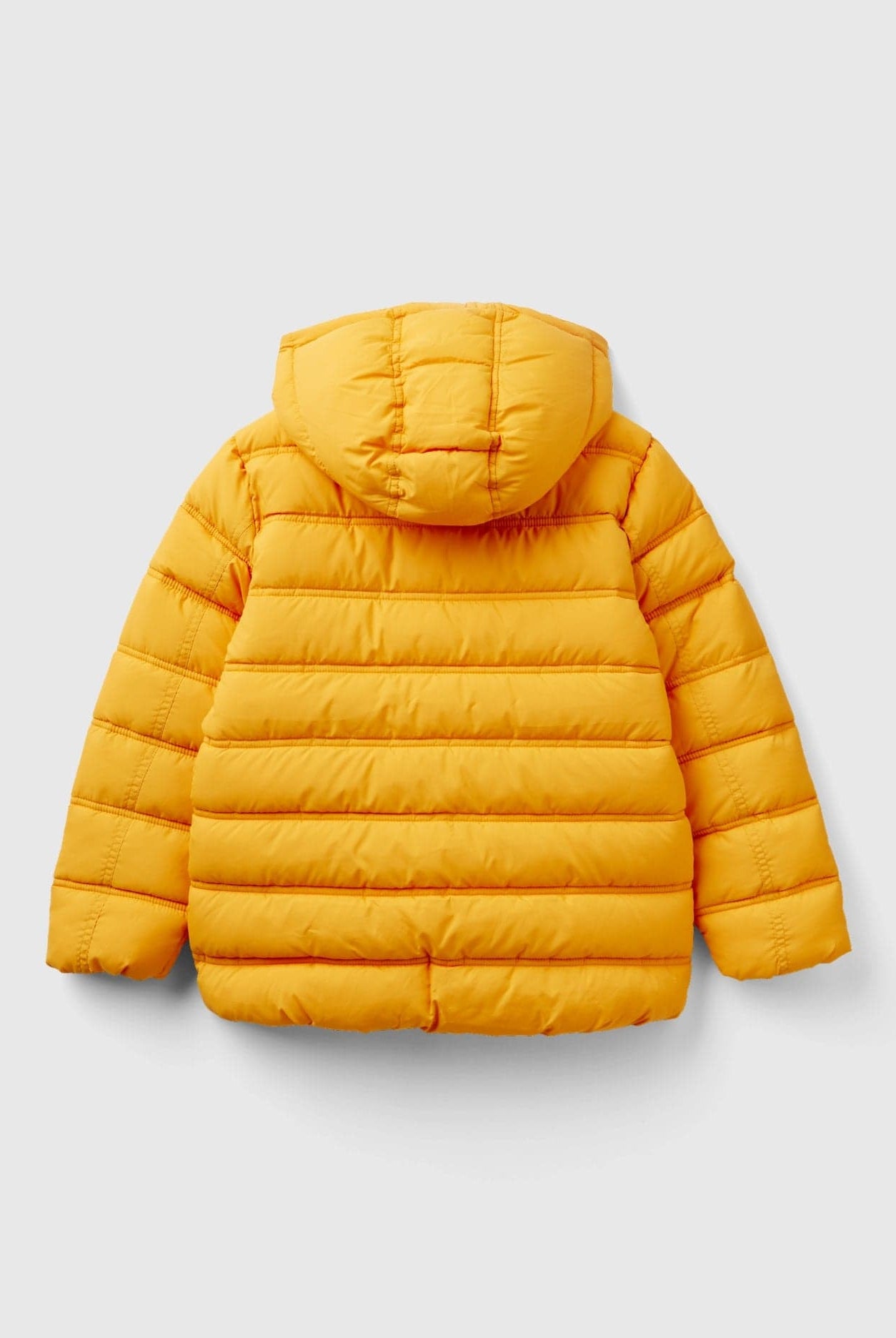 يونايتد كولورز اوف بينيتون جاكيت اطفالي منفوخ بغطاء رأس وشعار