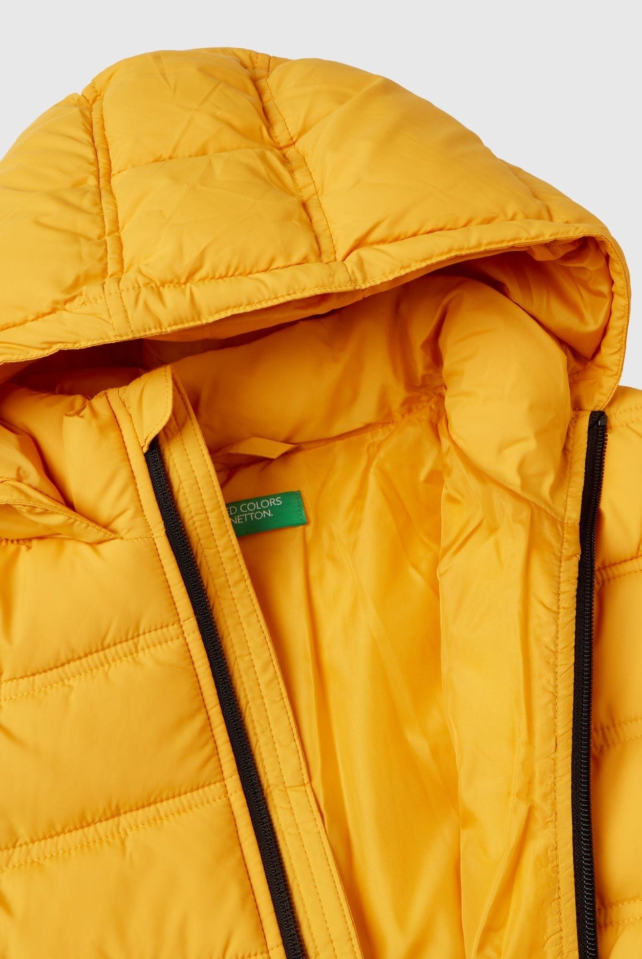 يونايتد كولورز اوف بينيتون جاكيت اطفالي منفوخ بغطاء رأس وشعار