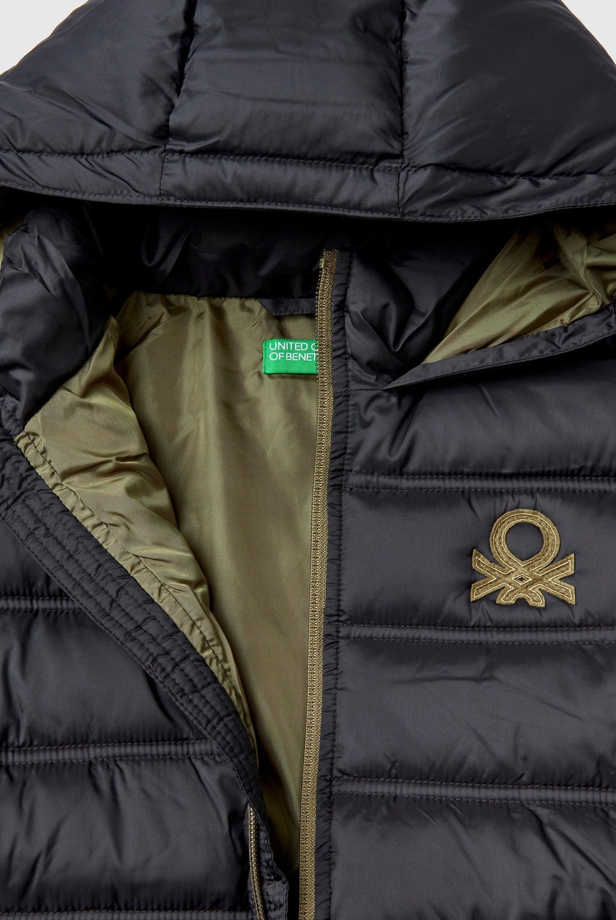 يونايتد كولورز اوف بينيتون جاكيت اطفالي منفوخ بغطاء رأس وشعار