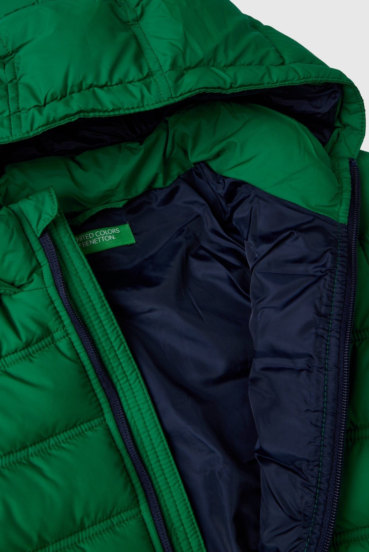 يونايتد كولورز اوف بينيتون جاكيت اطفالي منفوخ بغطاء رأس وشعار