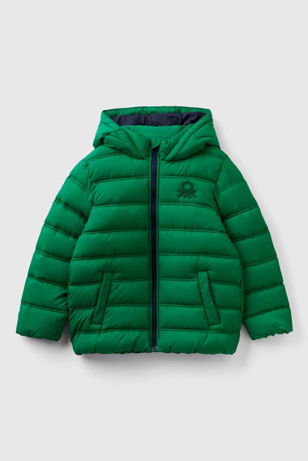 يونايتد كولورز اوف بينيتون جاكيت اطفالي منفوخ بغطاء رأس وشعار