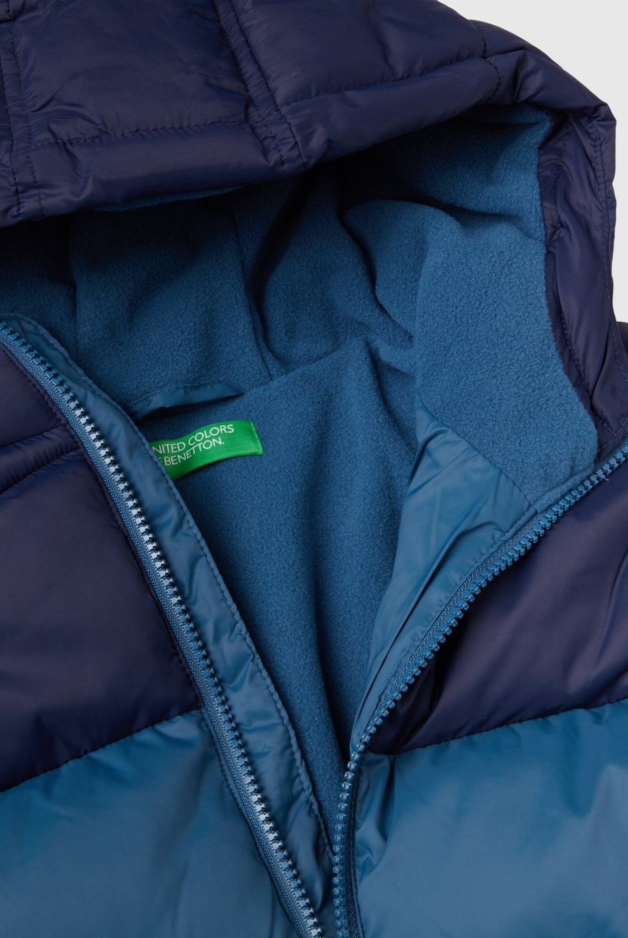 يونايتد كولورز اوف بينيتون جاكيت بألوان متباينة مع قبعة بسحاب أطفالي