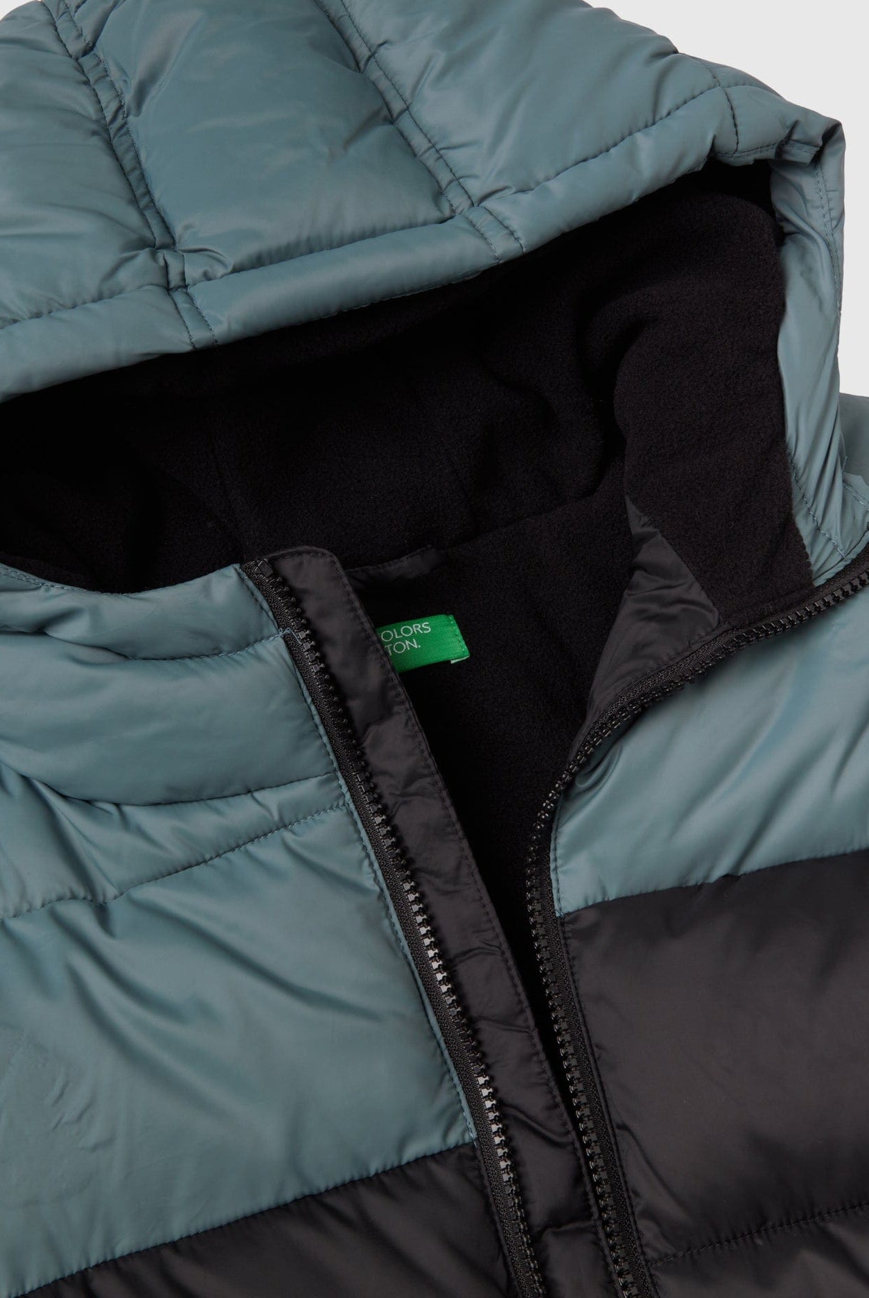 يونايتد كولورز اوف بينيتون جاكيت بألوان متباينة مع قبعة بسحاب أطفالي