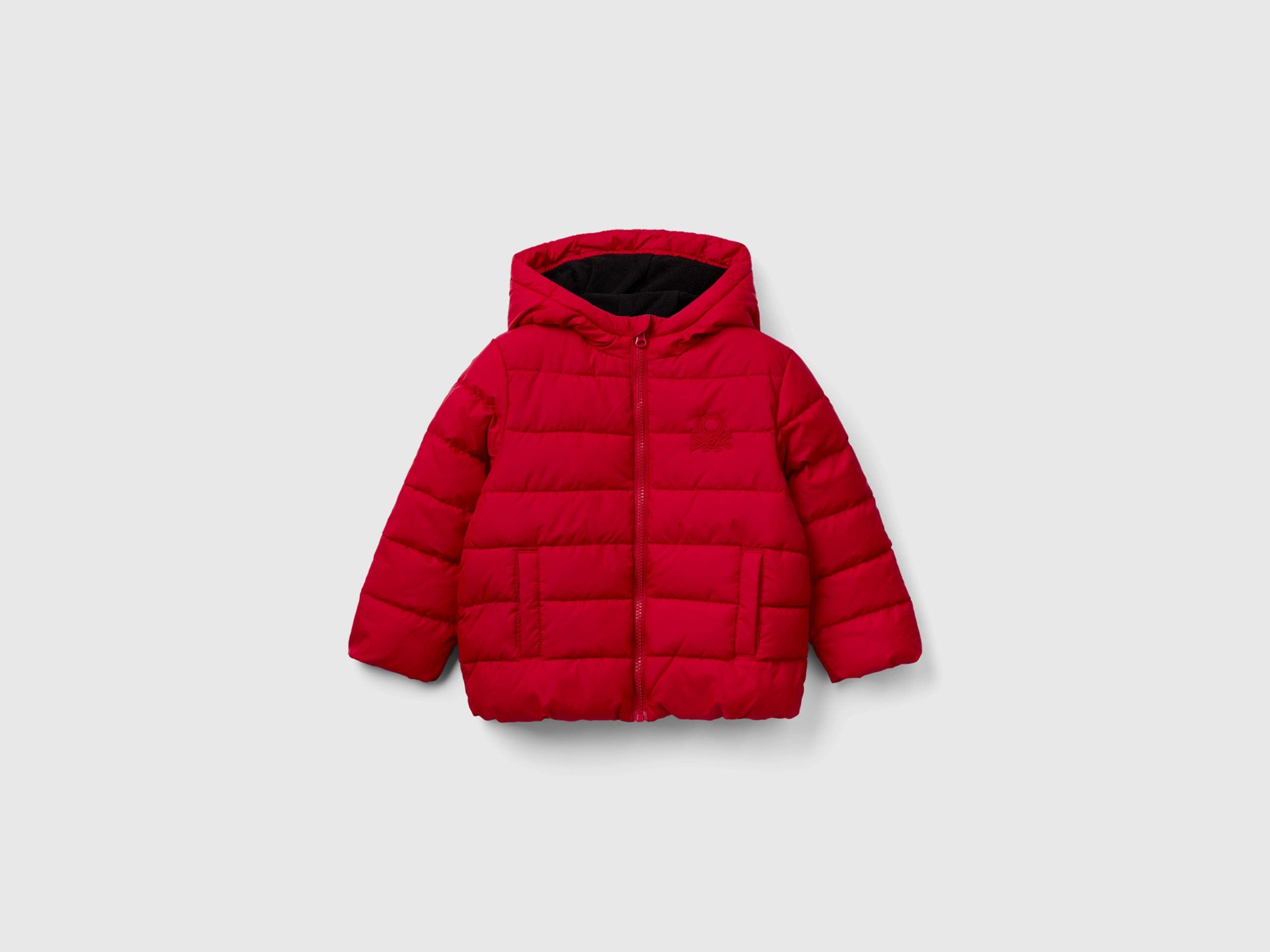 يونايتد كولورز اوف بينيتون جاكيت بافار بغطاء رأس وشعار أطفالي