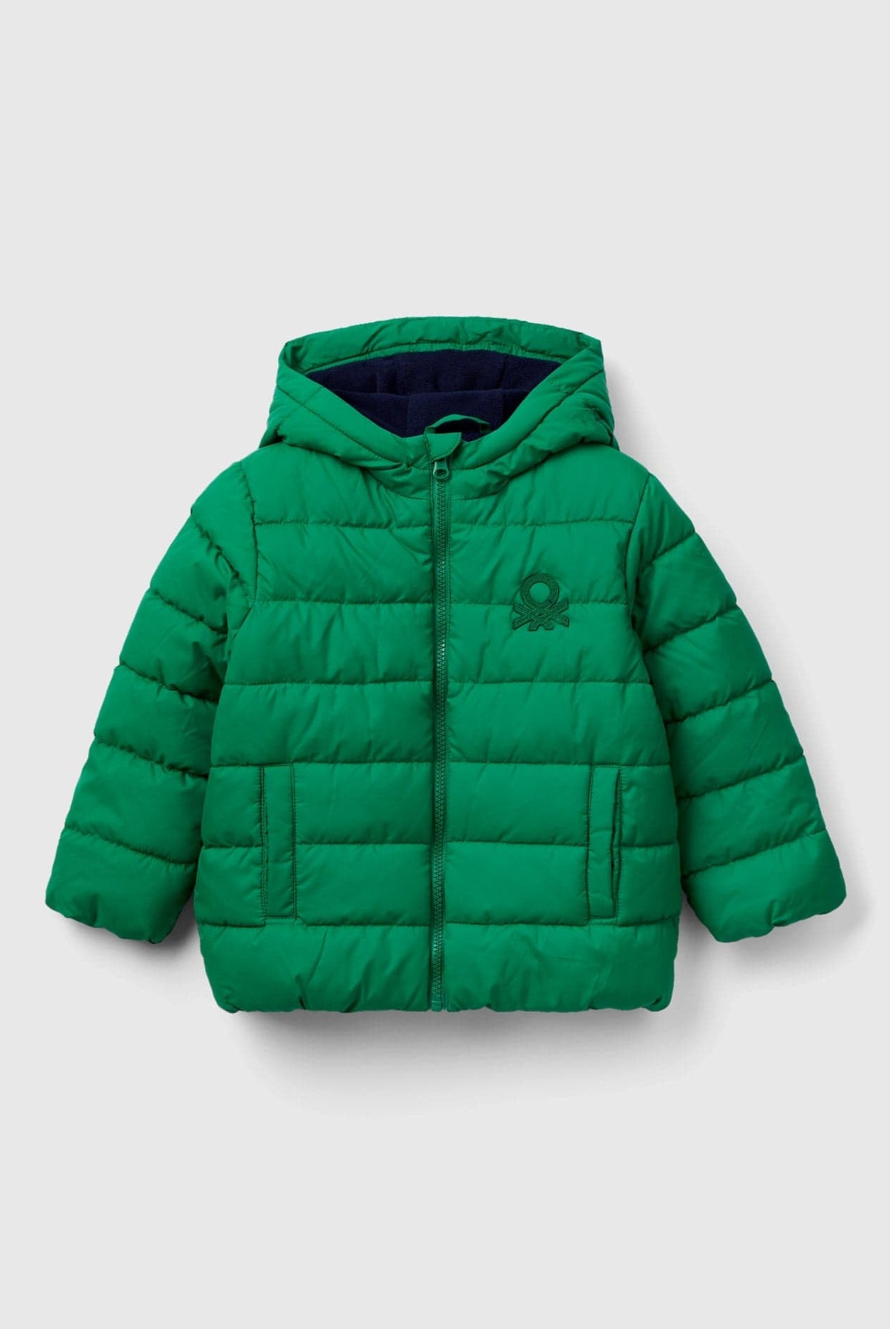 يونايتد كولورز اوف بينيتون جاكيت بافار بغطاء رأس وشعار أطفالي