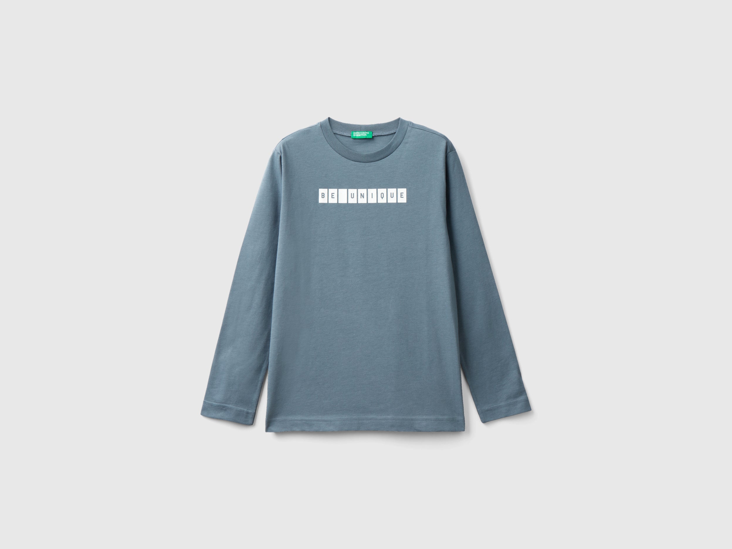 يونايتد كولورز اوف بينيتون تيشيرت اطفالي بأكمام طويلة وطبعة