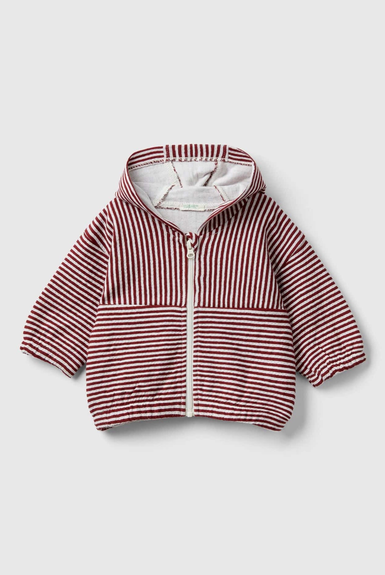 يونايتد كولورز اوف بينيتون قميص قطن مخطط بنسبة 100% بقبعة رضع