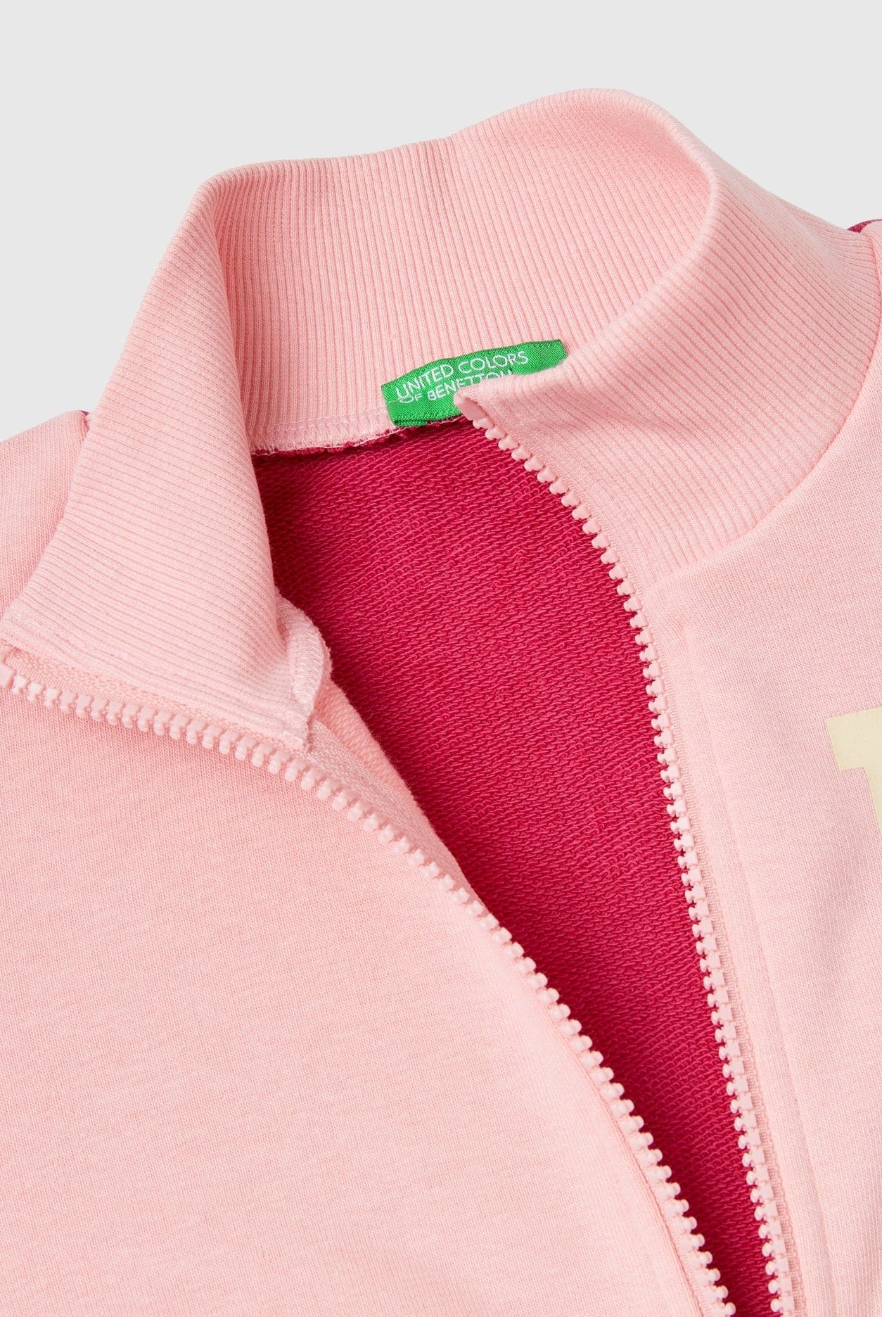 يونايتد كولورز اوف بينيتون سويت شيرت بسحاب وطباعة أطفالي